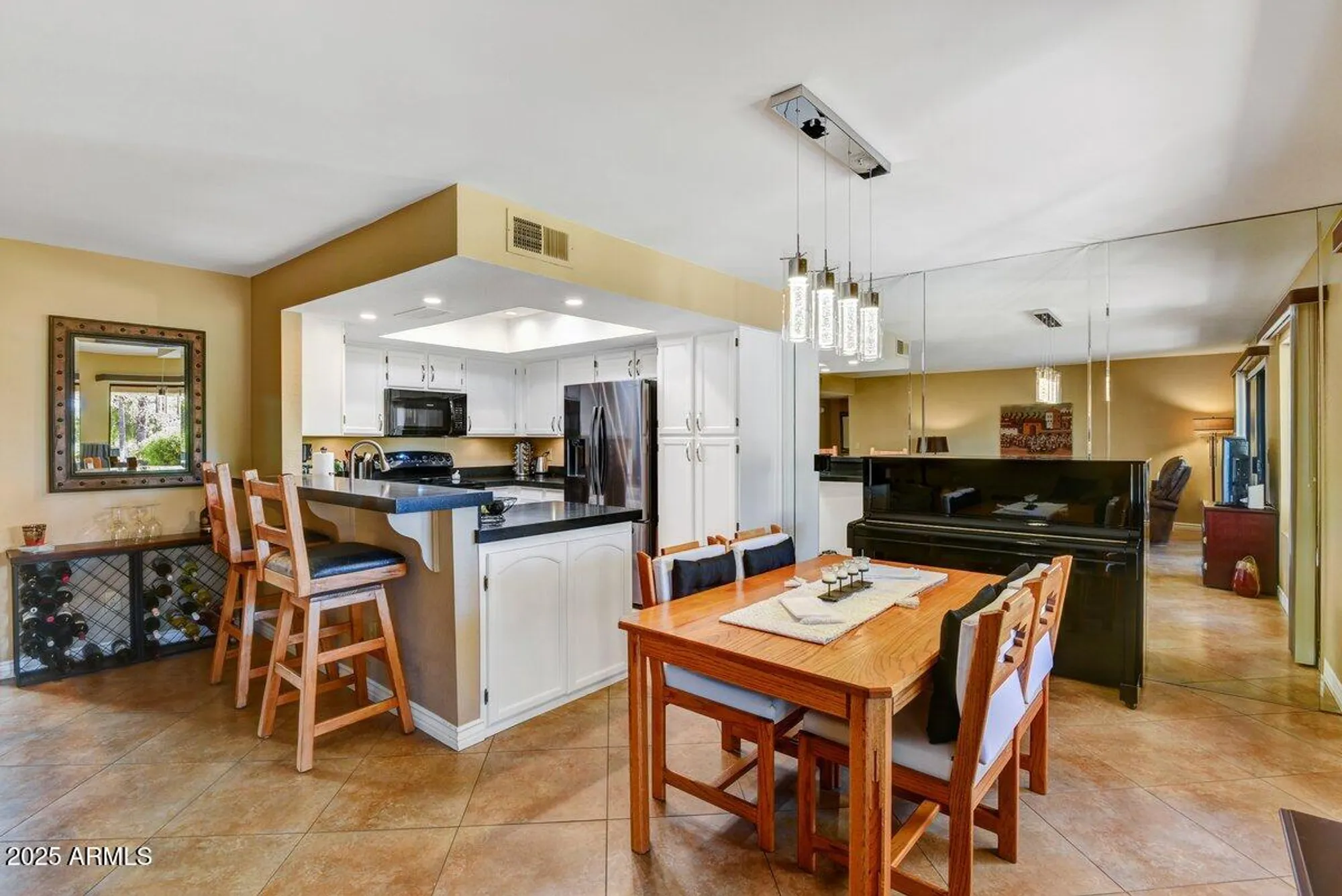 Property Slideshow image 5 of 21 | 9727 w kerry ln, Peoria, AZ, 85382