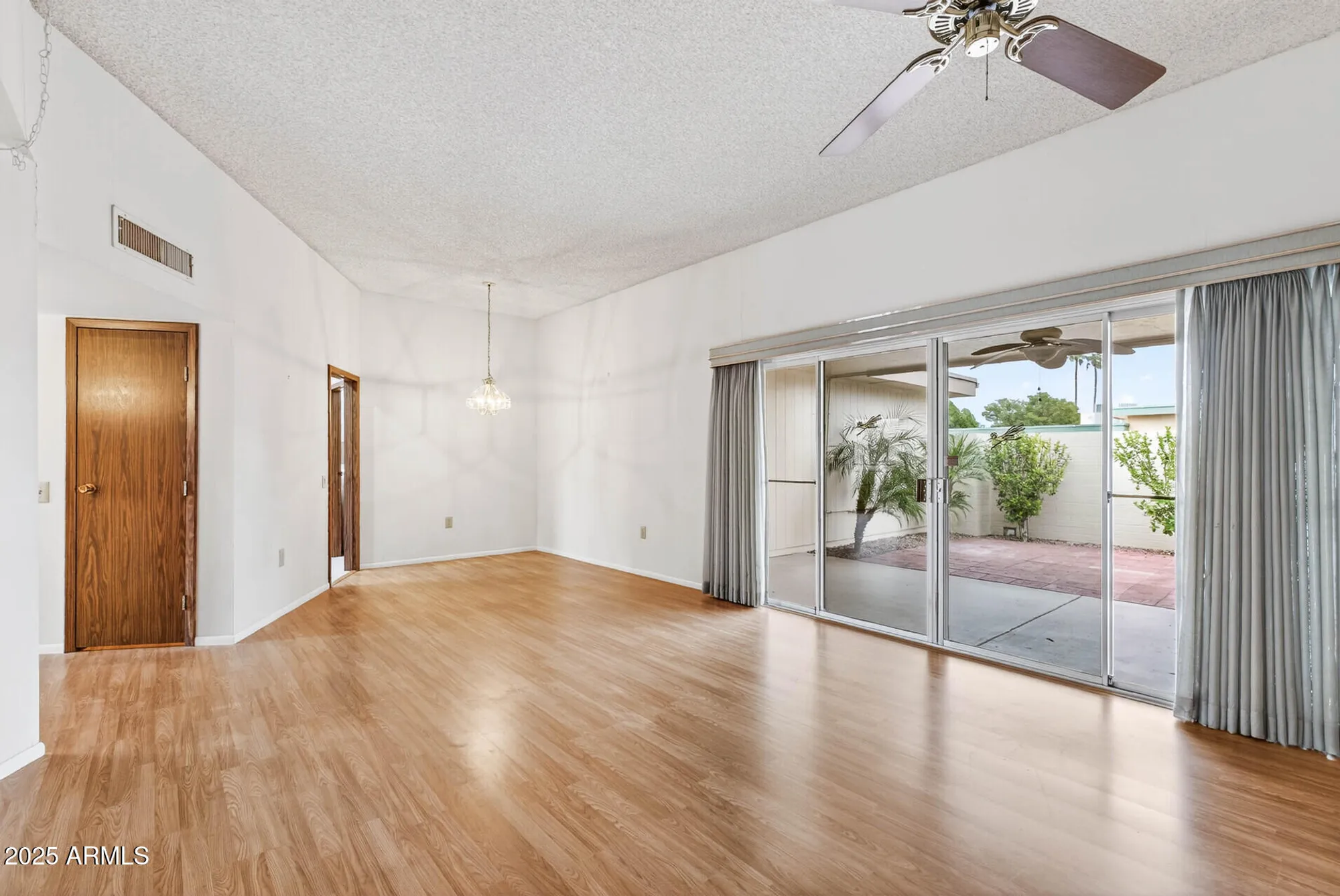 Property Slideshow image 13 of 45 | 17436 n 105th ave, Sun City, AZ, 85373