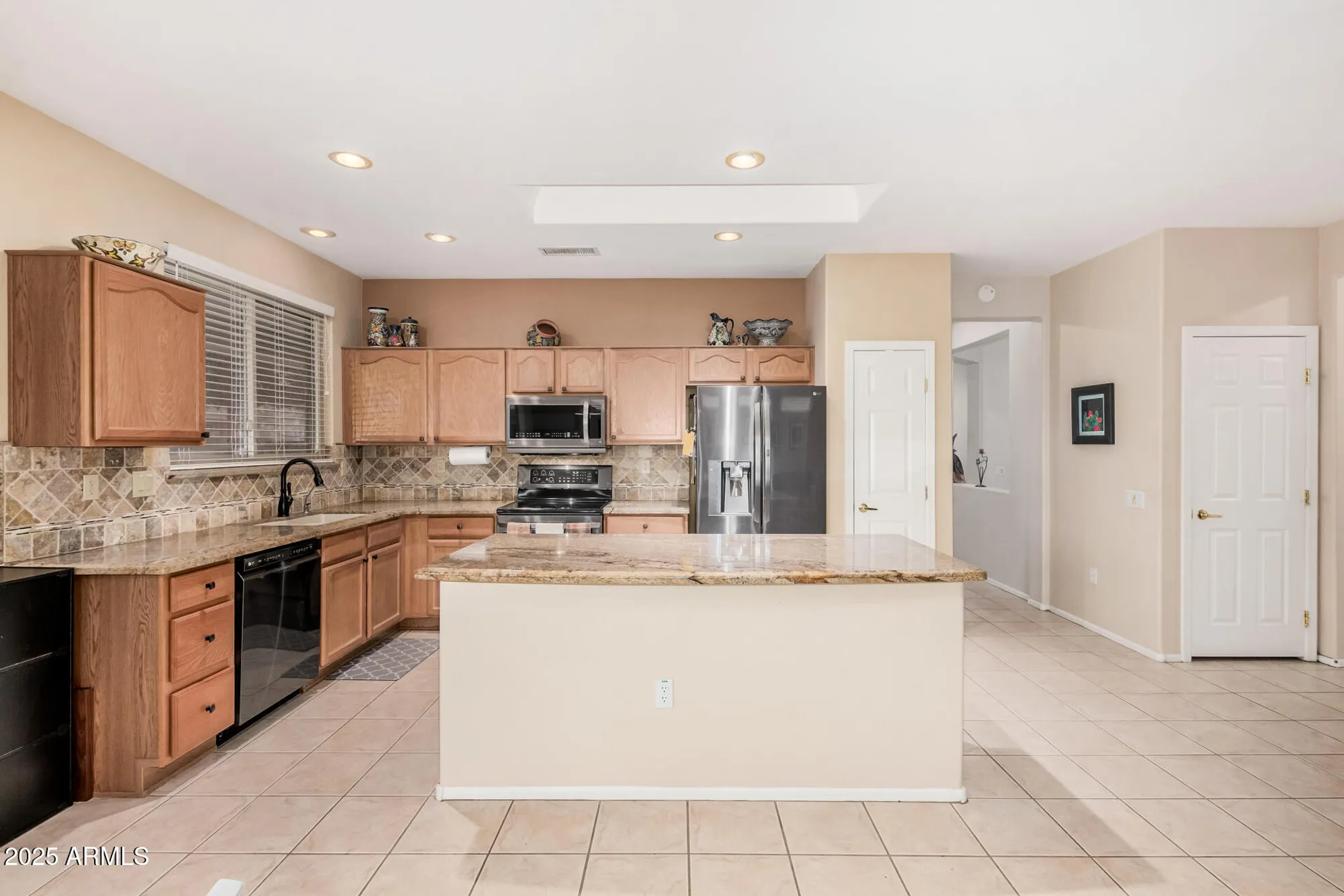 Property Slideshow image 16 of 51 | 20442 n palm canyon dr, Surprise, AZ, 85374