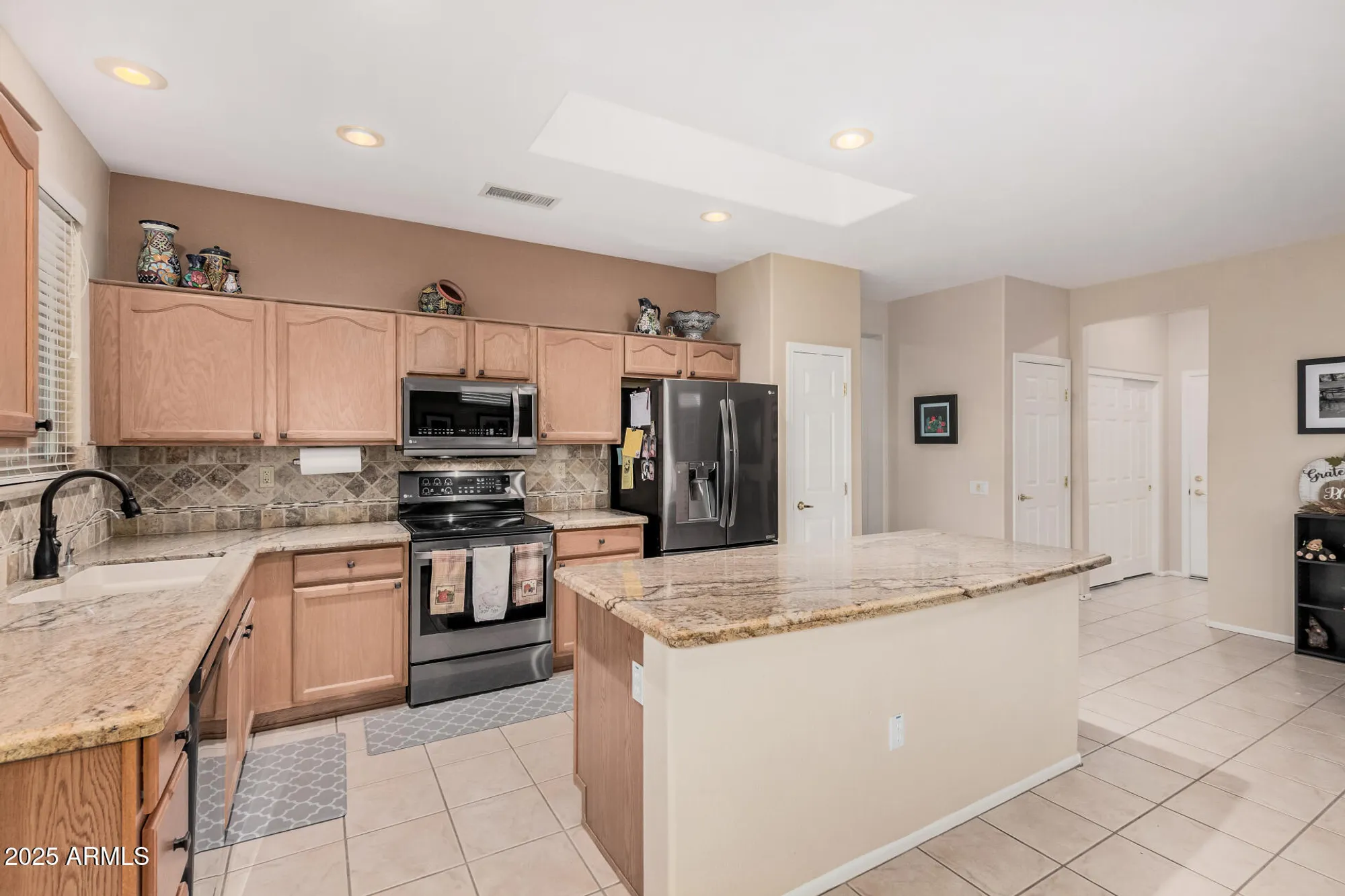 Property Slideshow image 17 of 51 | 20442 n palm canyon dr, Surprise, AZ, 85374