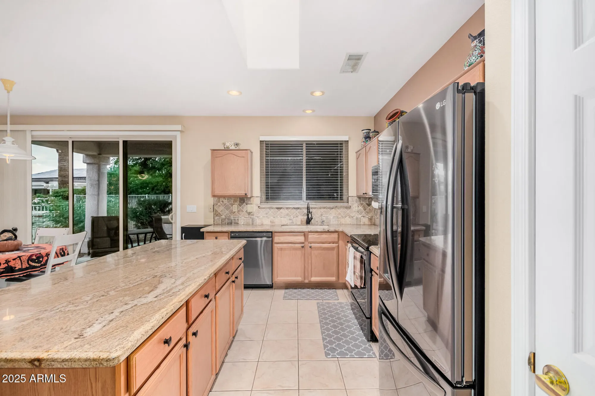 Property Slideshow image 18 of 51 | 20442 n palm canyon dr, Surprise, AZ, 85374