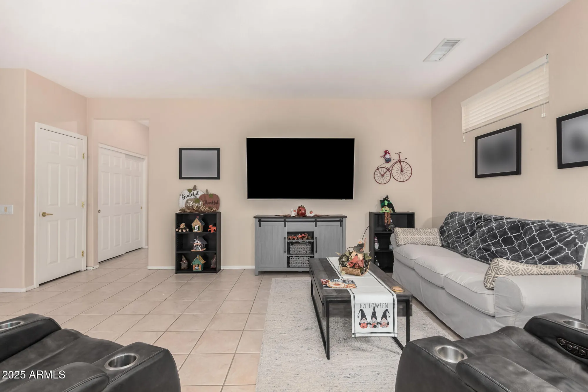 Property Slideshow image 20 of 51 | 20442 n palm canyon dr, Surprise, AZ, 85374