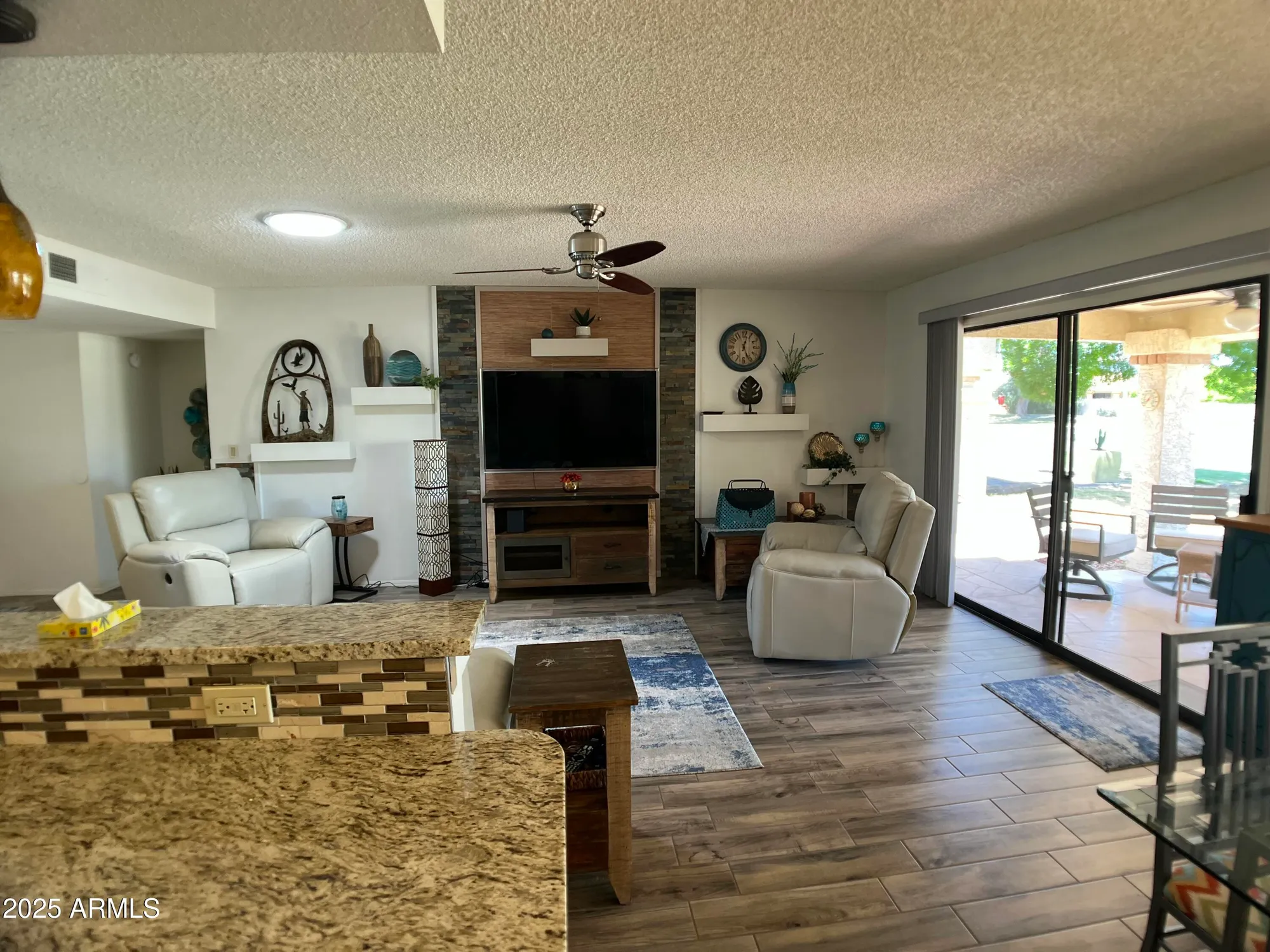 Property Slideshow image 9 of 25 | 9734 w kerry ln, Peoria, AZ, 85382