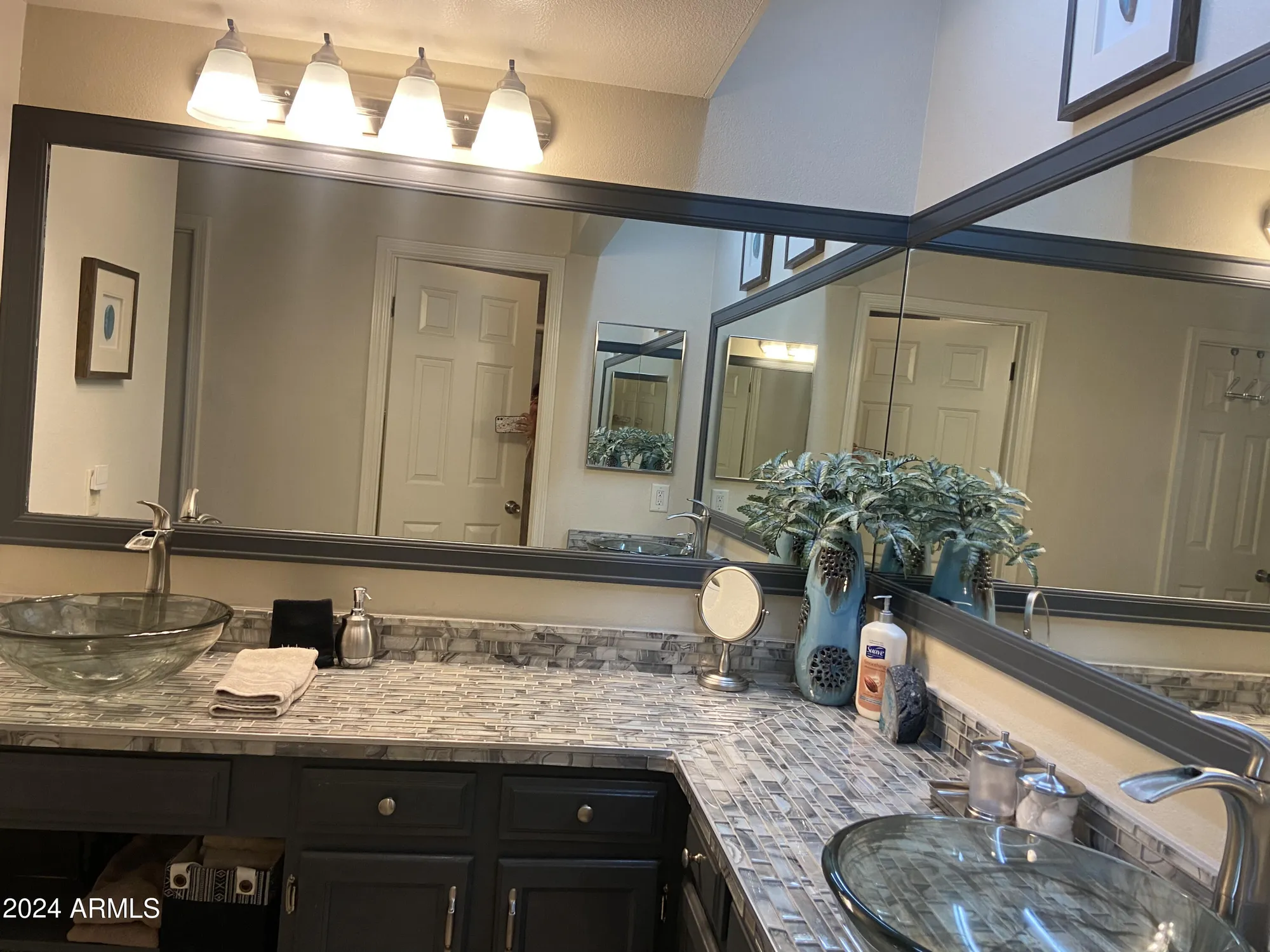 Property Slideshow image 11 of 25 | 9734 w kerry ln, Peoria, AZ, 85382