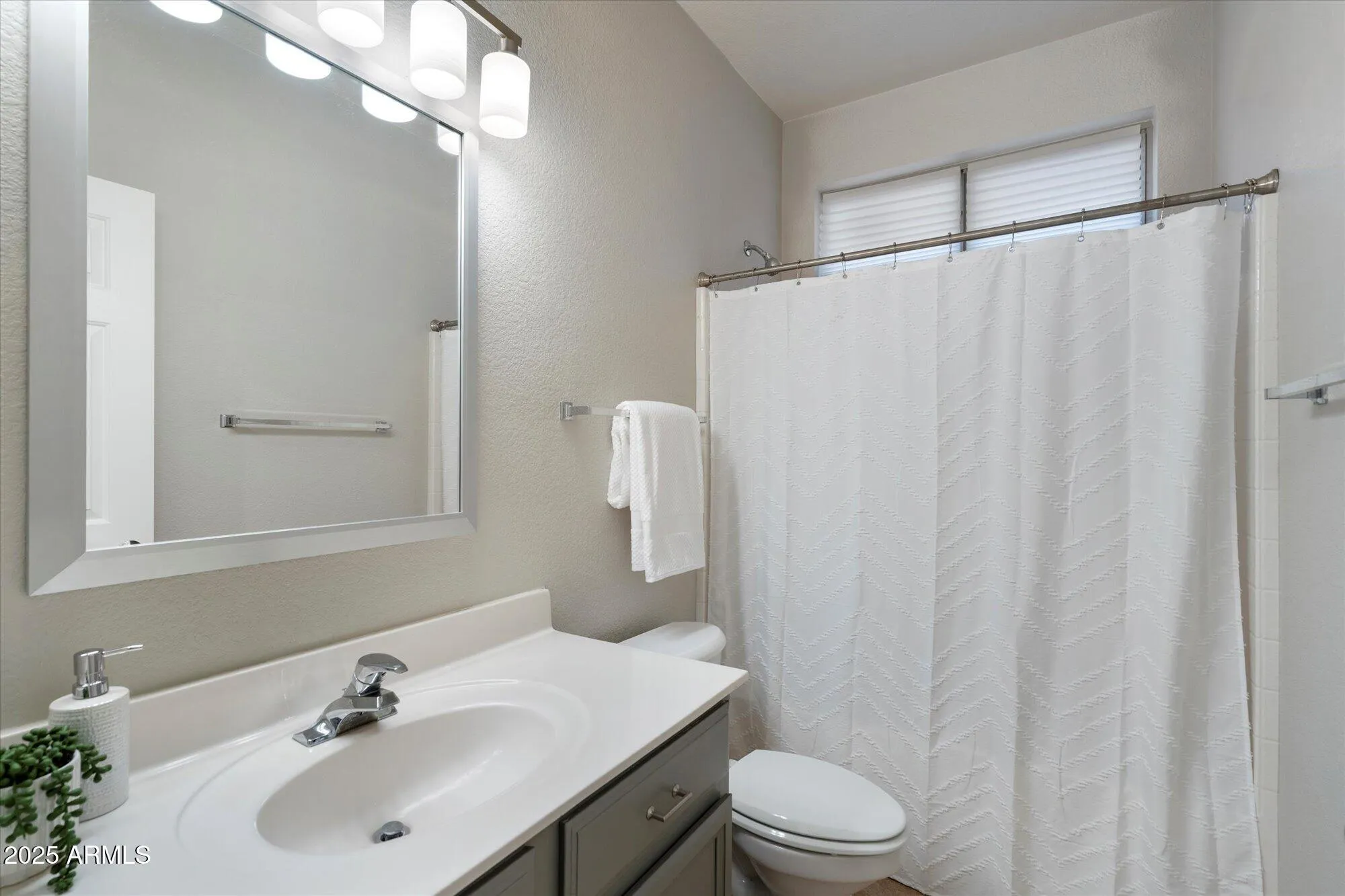 Property Slideshow image 18 of 34 | 4536 e strawberry dr, Gilbert, AZ, 85298