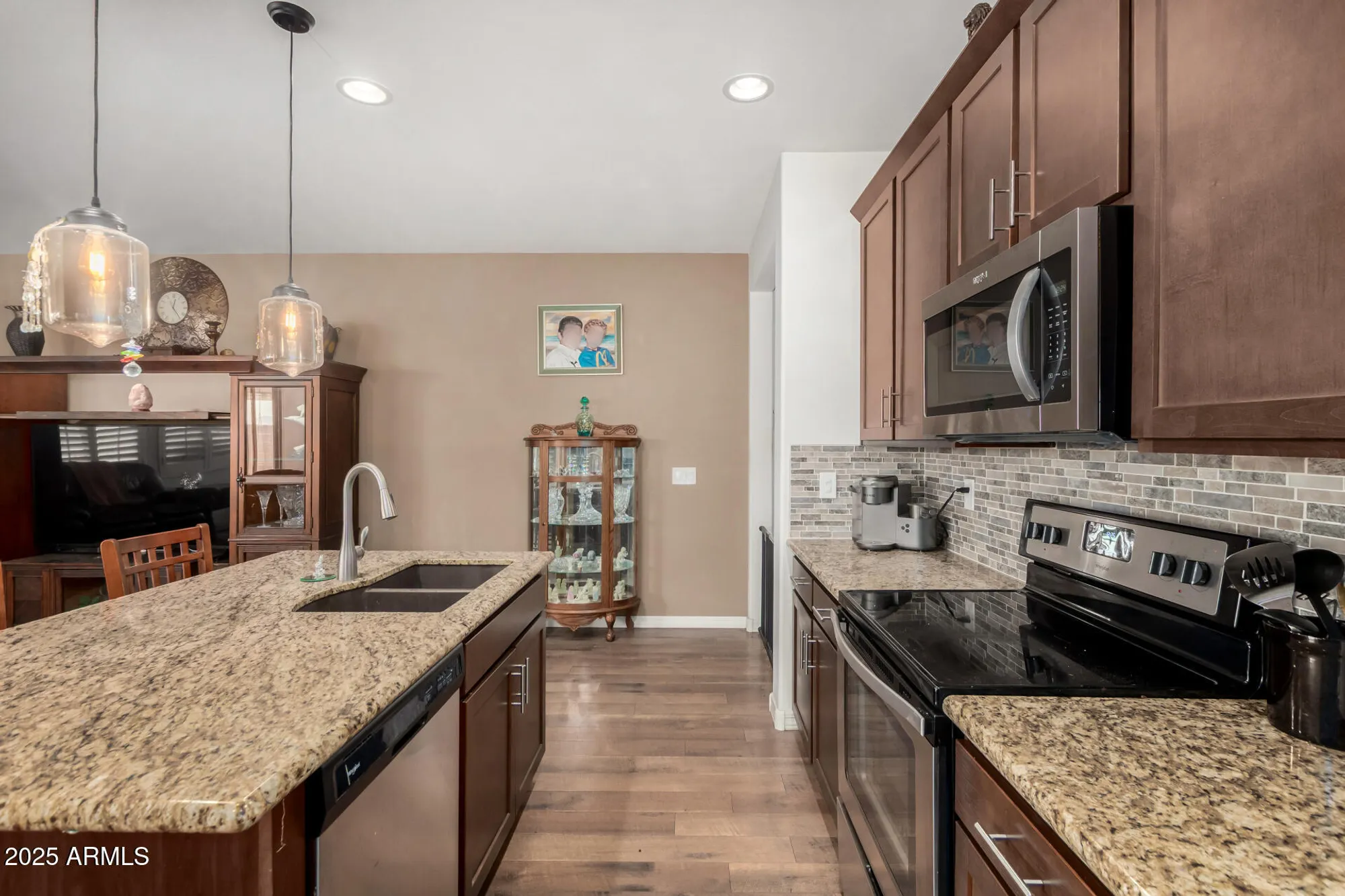 Property Slideshow image 7 of 50 | 18263 w cedarwood ln, Goodyear, AZ, 85338