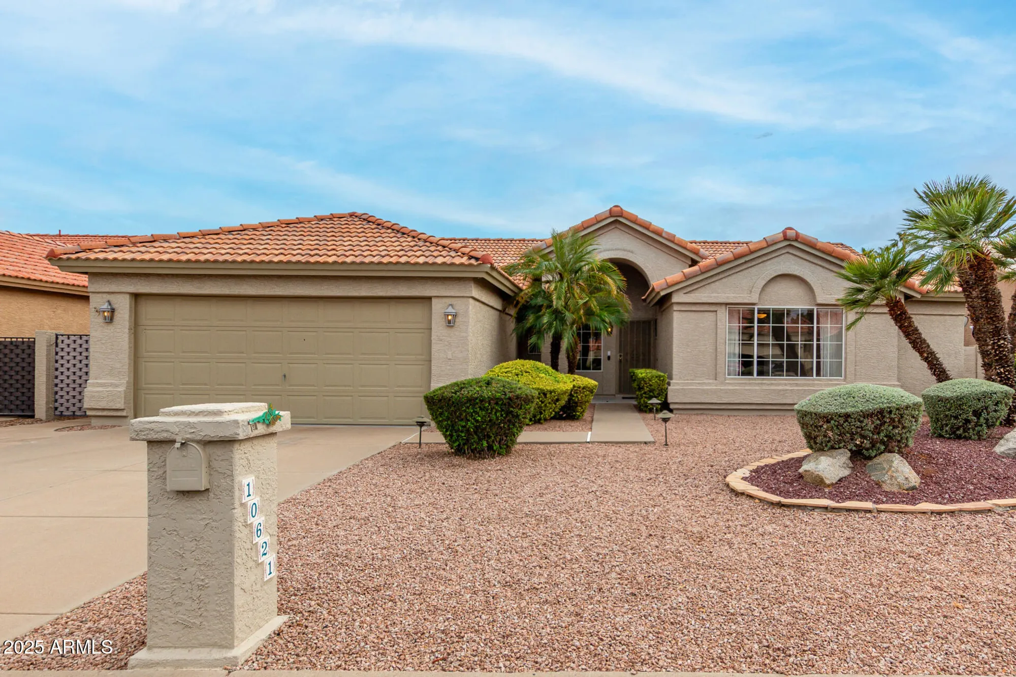 Property Slideshow image 2 of 46 | 10621 e halley dr, Sun Lakes, AZ, 85248