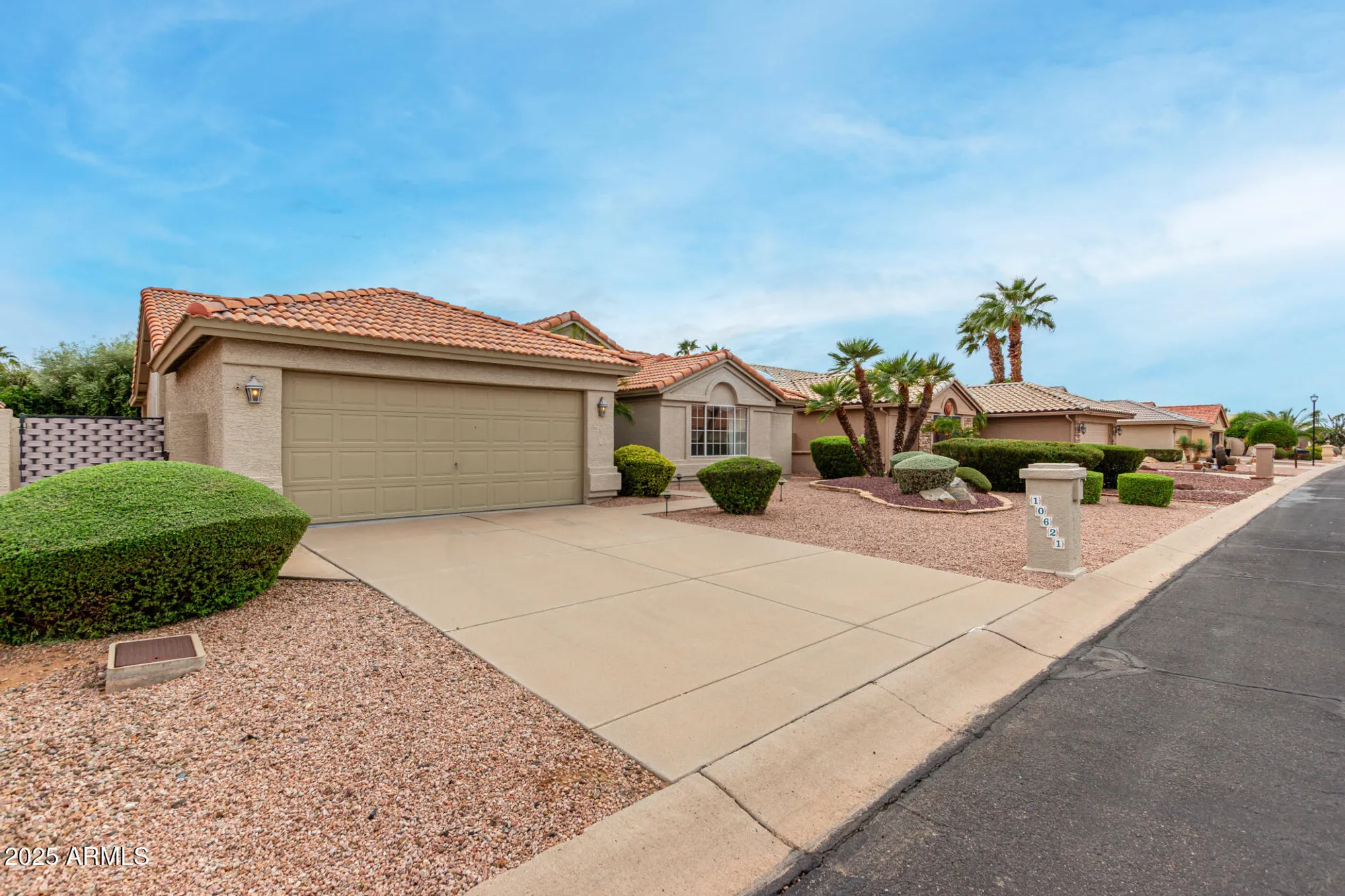 Property Slideshow image 4 of 46 | 10621 e halley dr, Sun Lakes, AZ, 85248