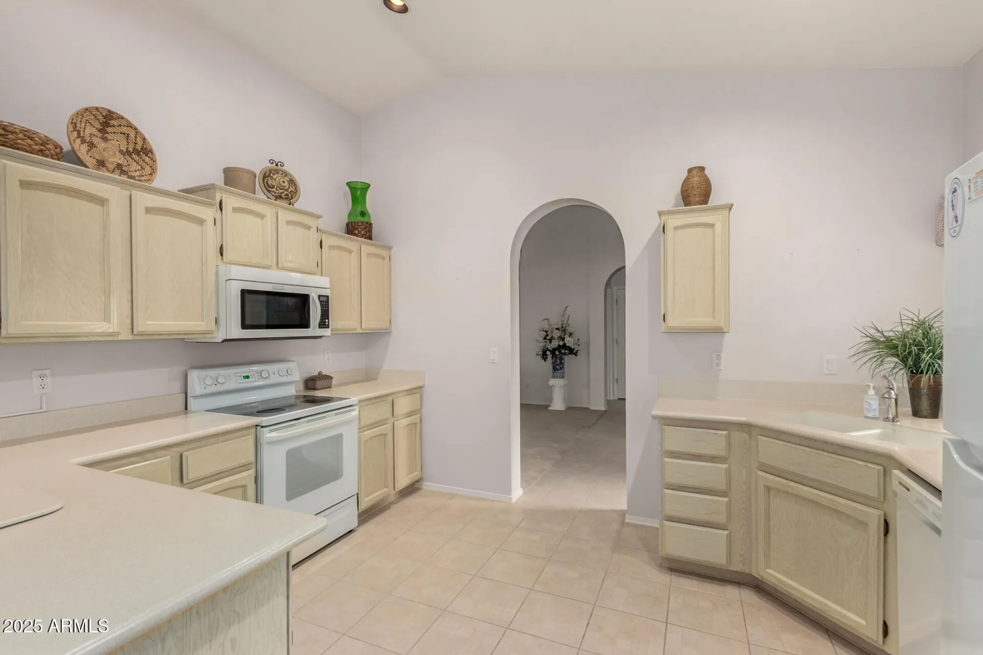 Property Slideshow image 12 of 46 | 10621 e halley dr, Sun Lakes, AZ, 85248