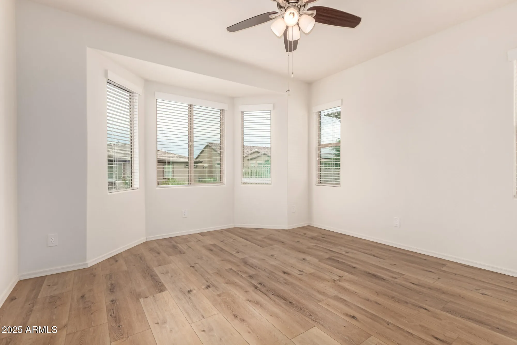 Property Slideshow image 14 of 44 | 17540 w glenhaven dr, Goodyear, AZ, 85338