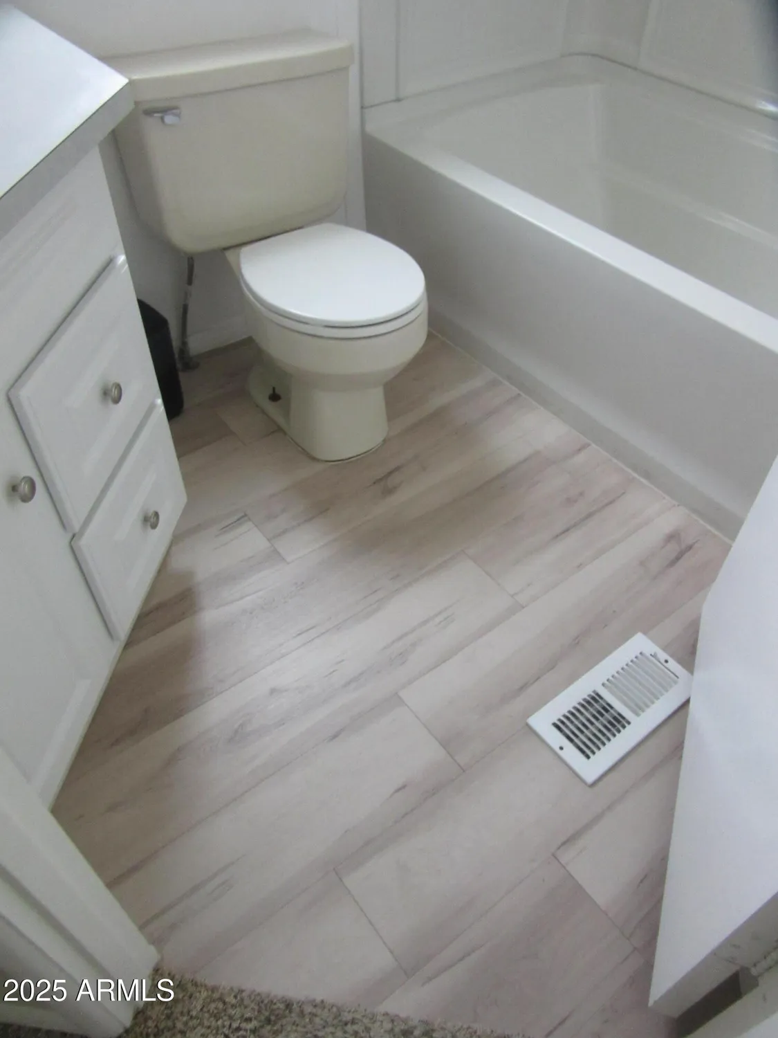 Property Slideshow image 29 of 34 | 6412 s oakmont dr, Chandler, AZ, 85249