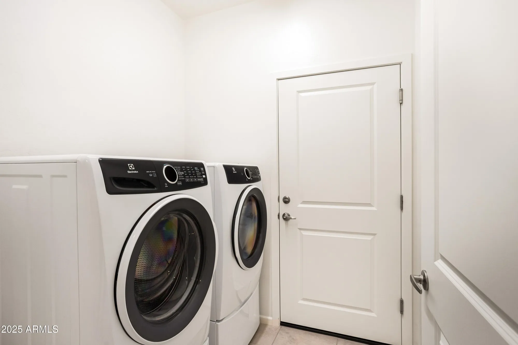 Property Slideshow image 25 of 30 | 293 s meadowood ln, Sierra Vista, AZ, 85635