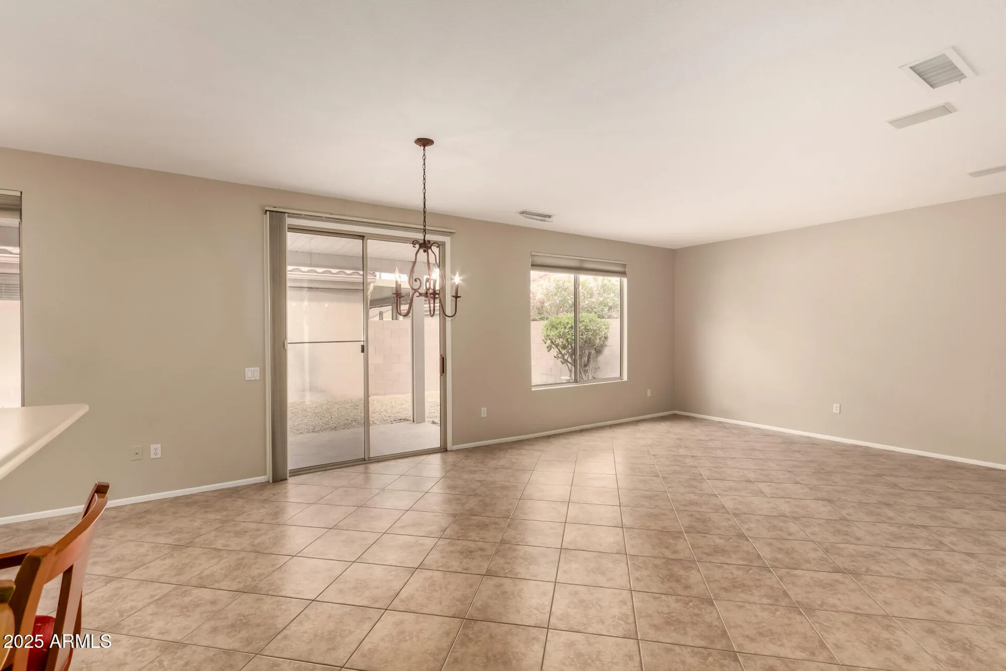 Property Slideshow image 12 of 37 | 15907 w sunstone ln, Surprise, AZ, 85374
