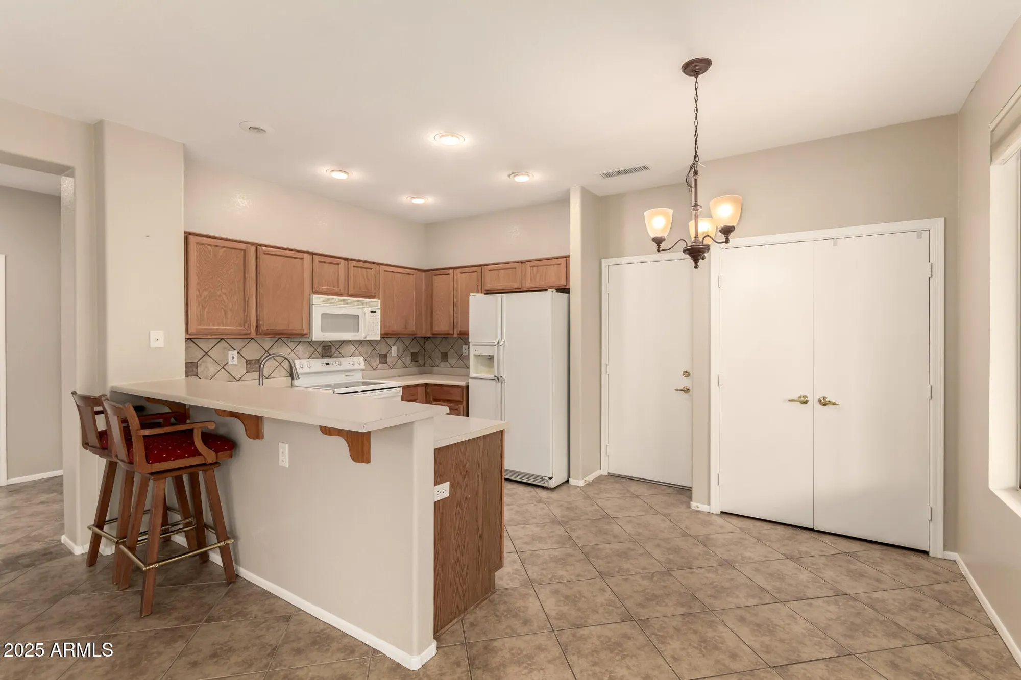 Property Slideshow image 13 of 37 | 15907 w sunstone ln, Surprise, AZ, 85374