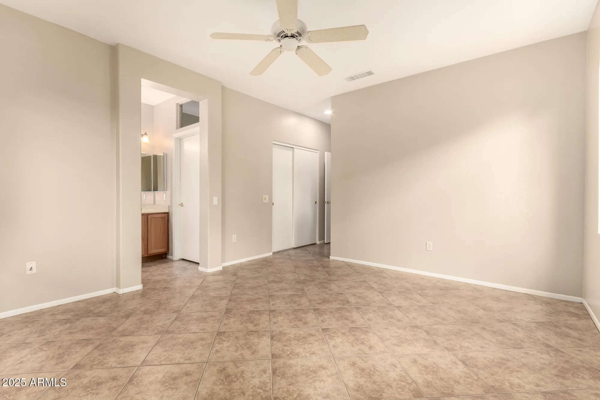 Property Slideshow image 20 of 37 | 15907 w sunstone ln, Surprise, AZ, 85374