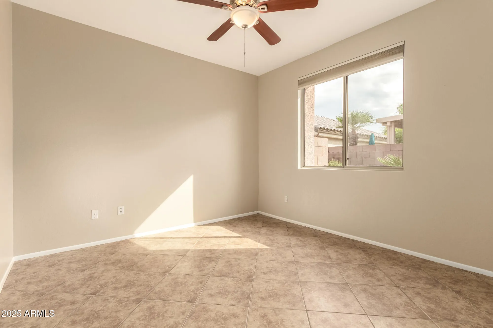 Property Slideshow image 23 of 37 | 15907 w sunstone ln, Surprise, AZ, 85374
