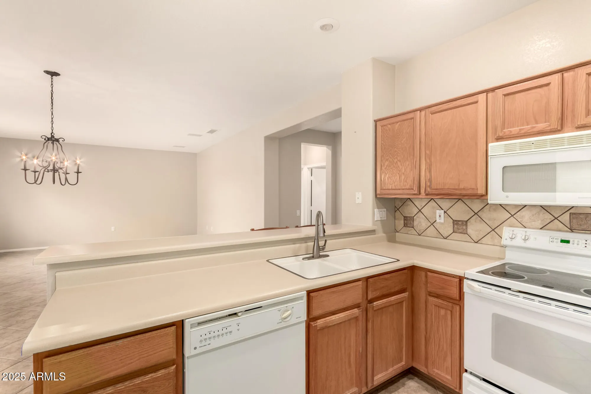 Property Slideshow image 16 of 37 | 15907 w sunstone ln, Surprise, AZ, 85374