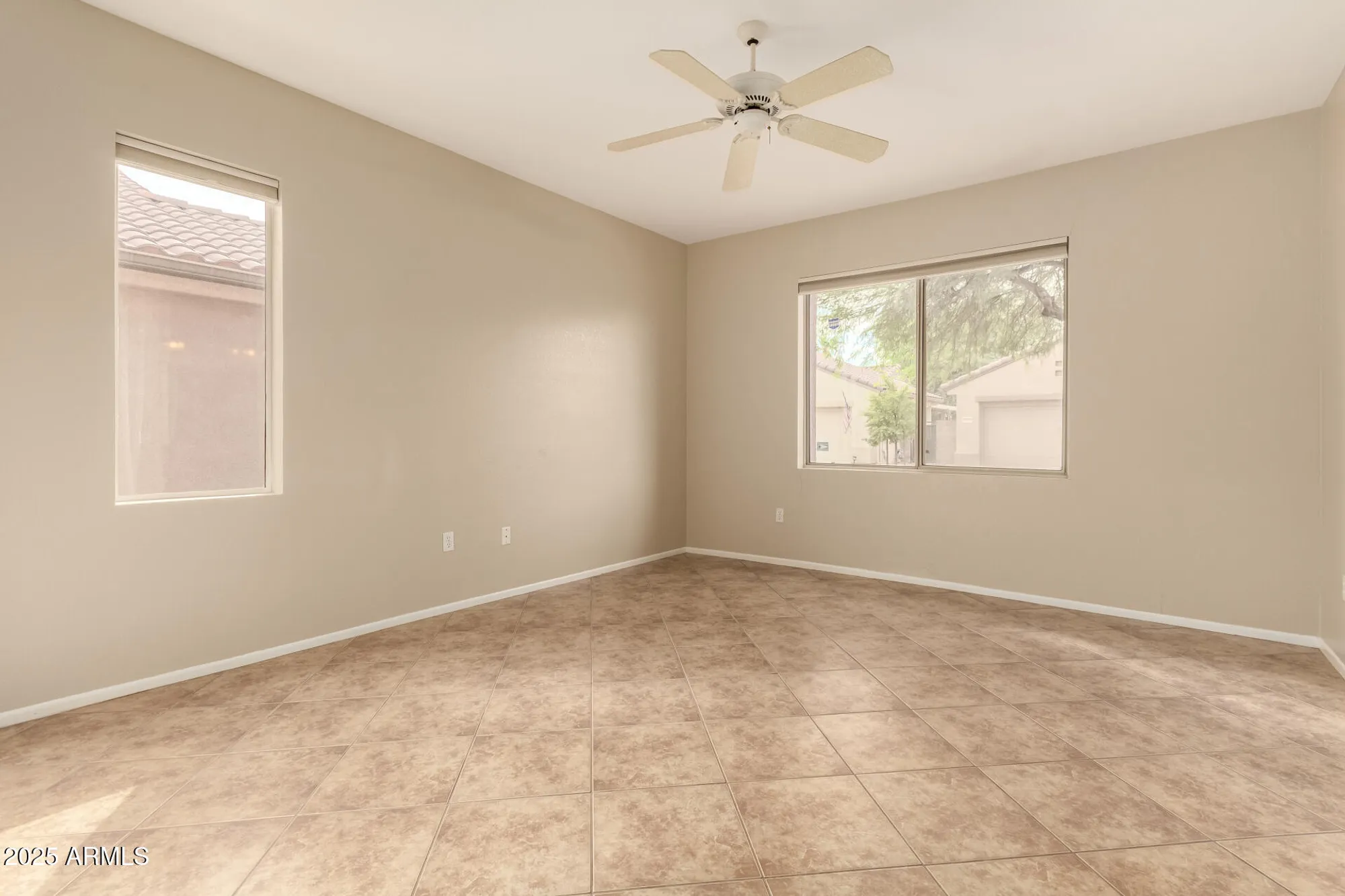 Property Slideshow image 17 of 37 | 15907 w sunstone ln, Surprise, AZ, 85374