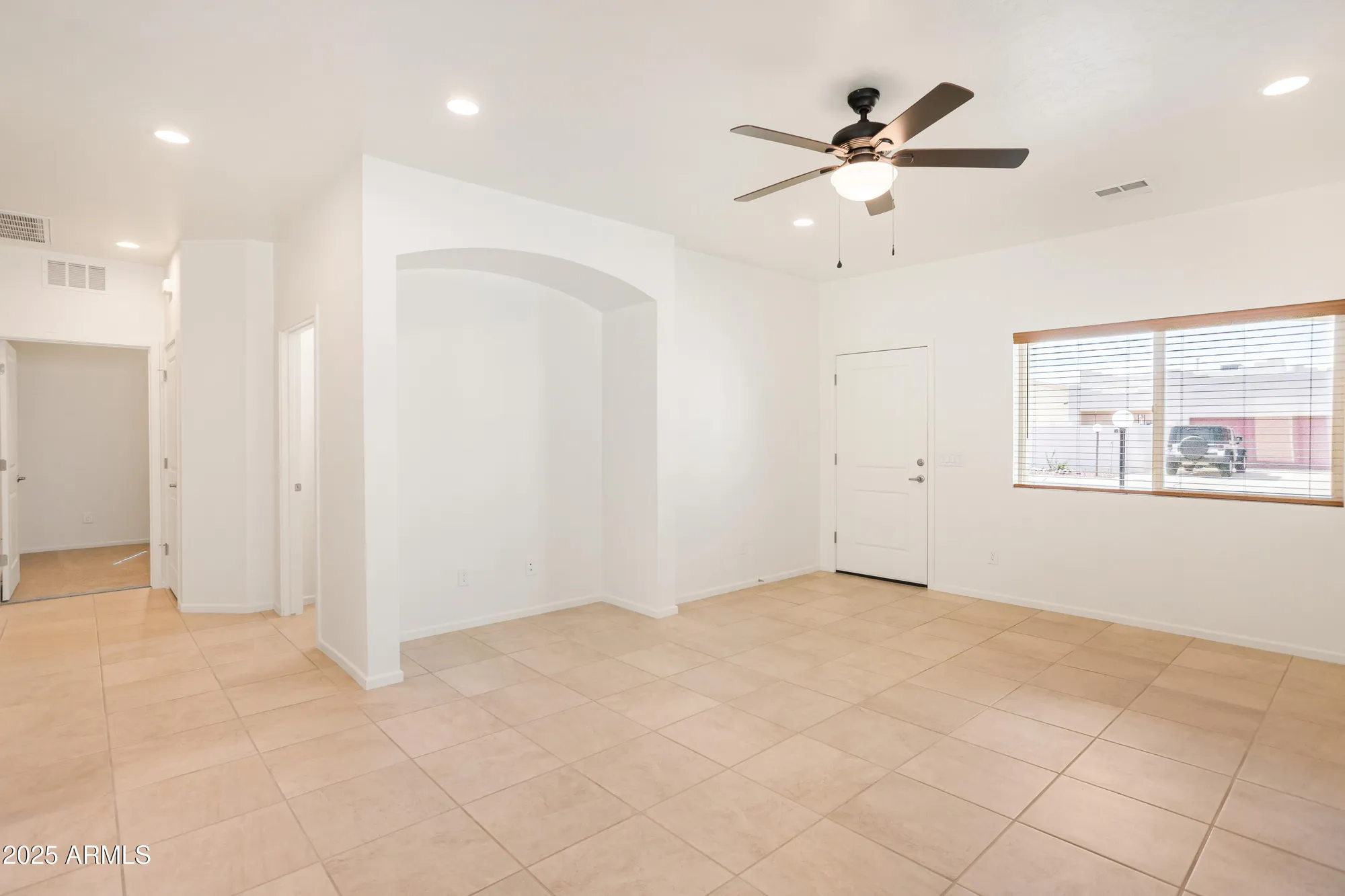 Property Slideshow image 8 of 30 | 293 s meadowood ln, Sierra Vista, AZ, 85635