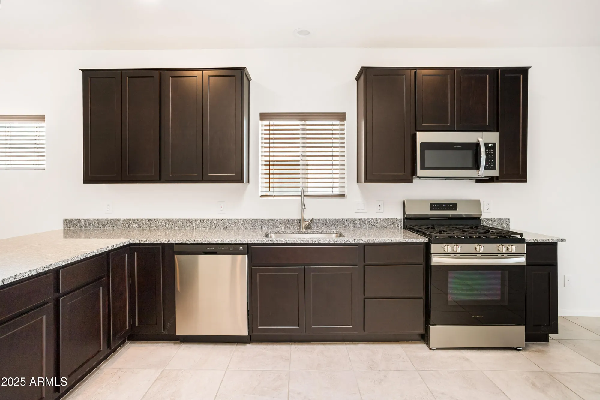 Property Slideshow image 13 of 30 | 293 s meadowood ln, Sierra Vista, AZ, 85635