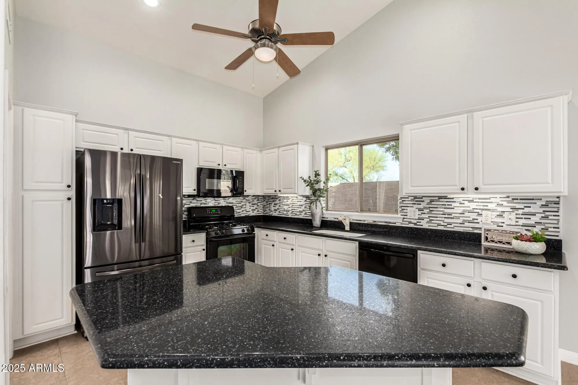 Property Slideshow image 14 of 47 | 4083 n 161st ln, Goodyear, AZ, 85395