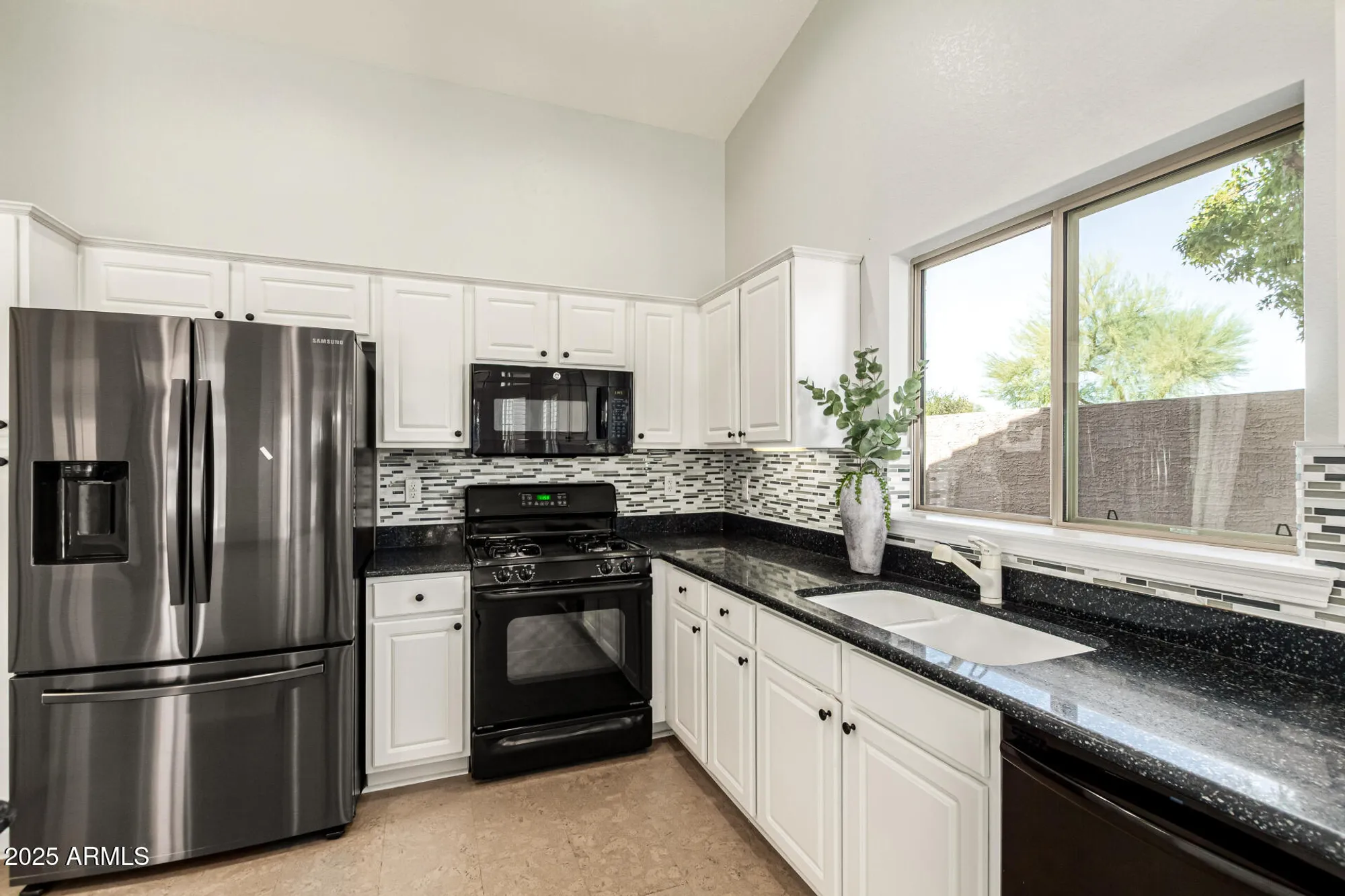 Property Slideshow image 17 of 47 | 4083 n 161st ln, Goodyear, AZ, 85395