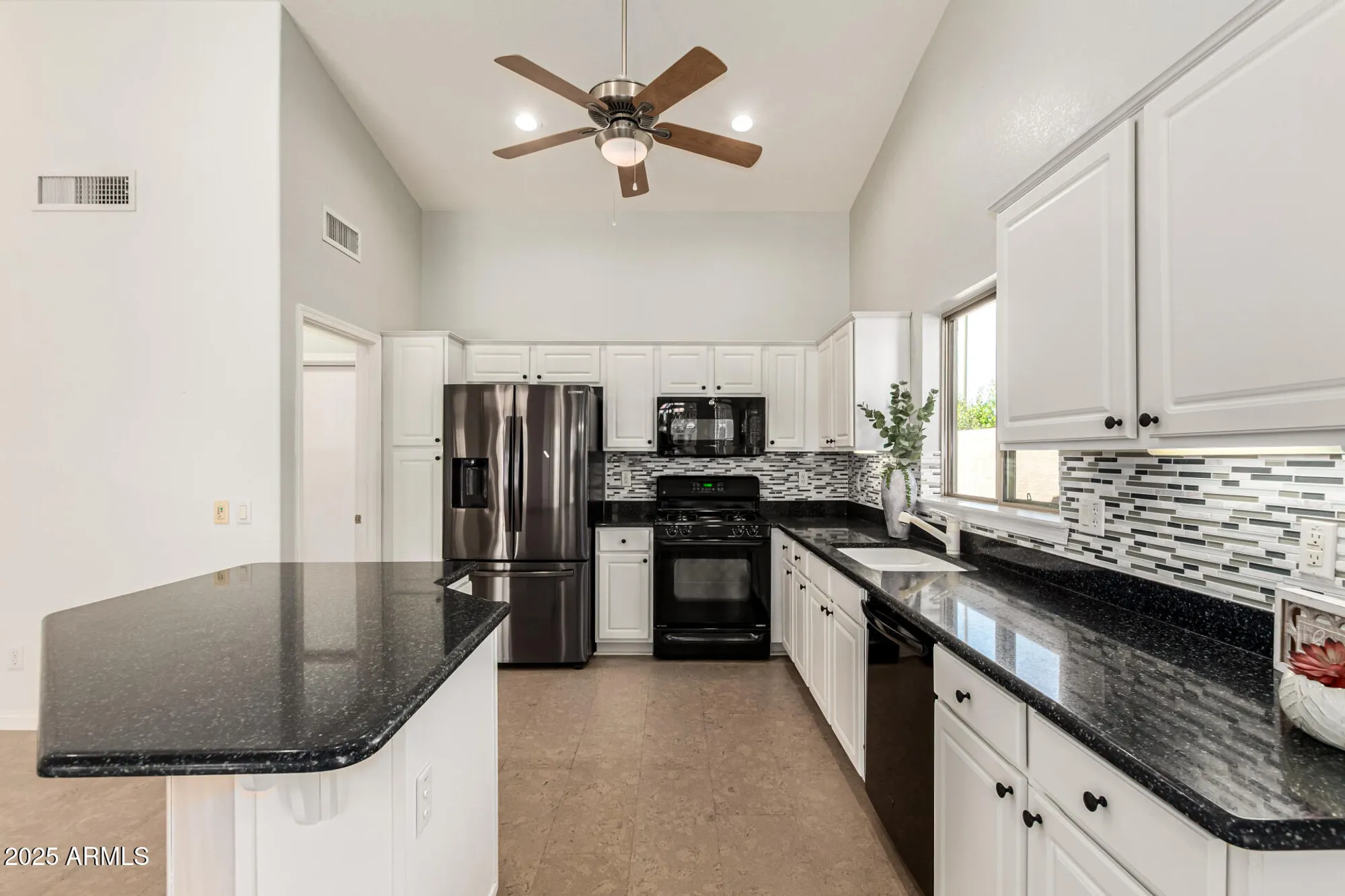 Property Slideshow image 15 of 47 | 4083 n 161st ln, Goodyear, AZ, 85395