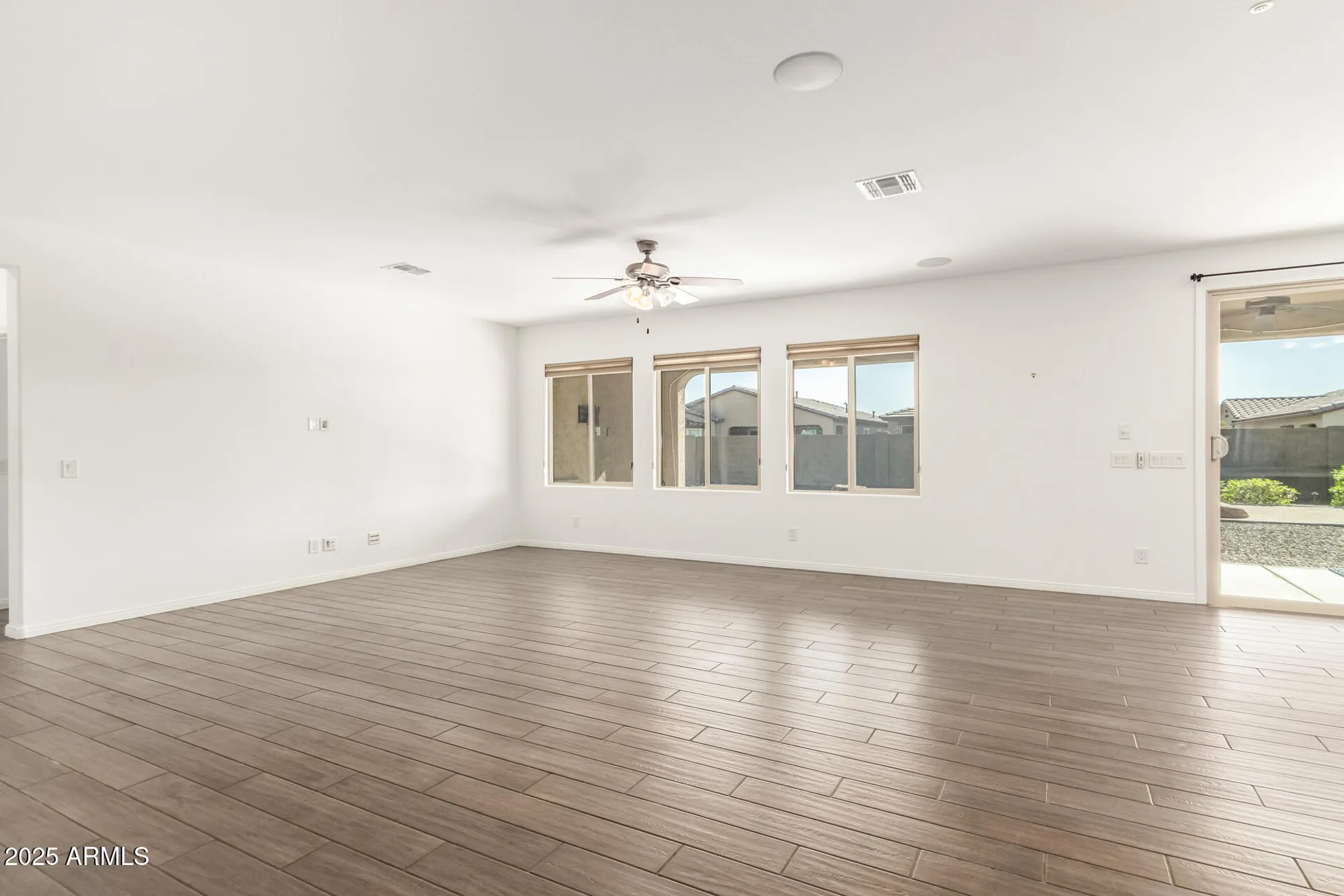 Property Slideshow image 7 of 38 | 17987 w redwood ln, Goodyear, AZ, 85338