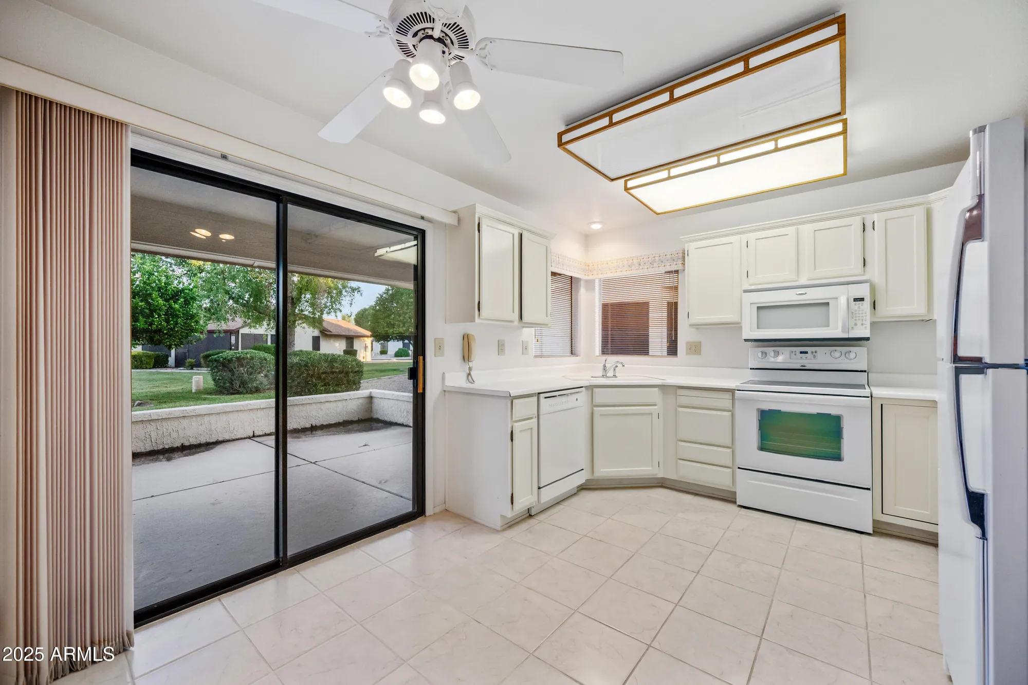 Property Slideshow image 13 of 35 | 19611 n trail ridge dr, Sun City West, AZ, 85375