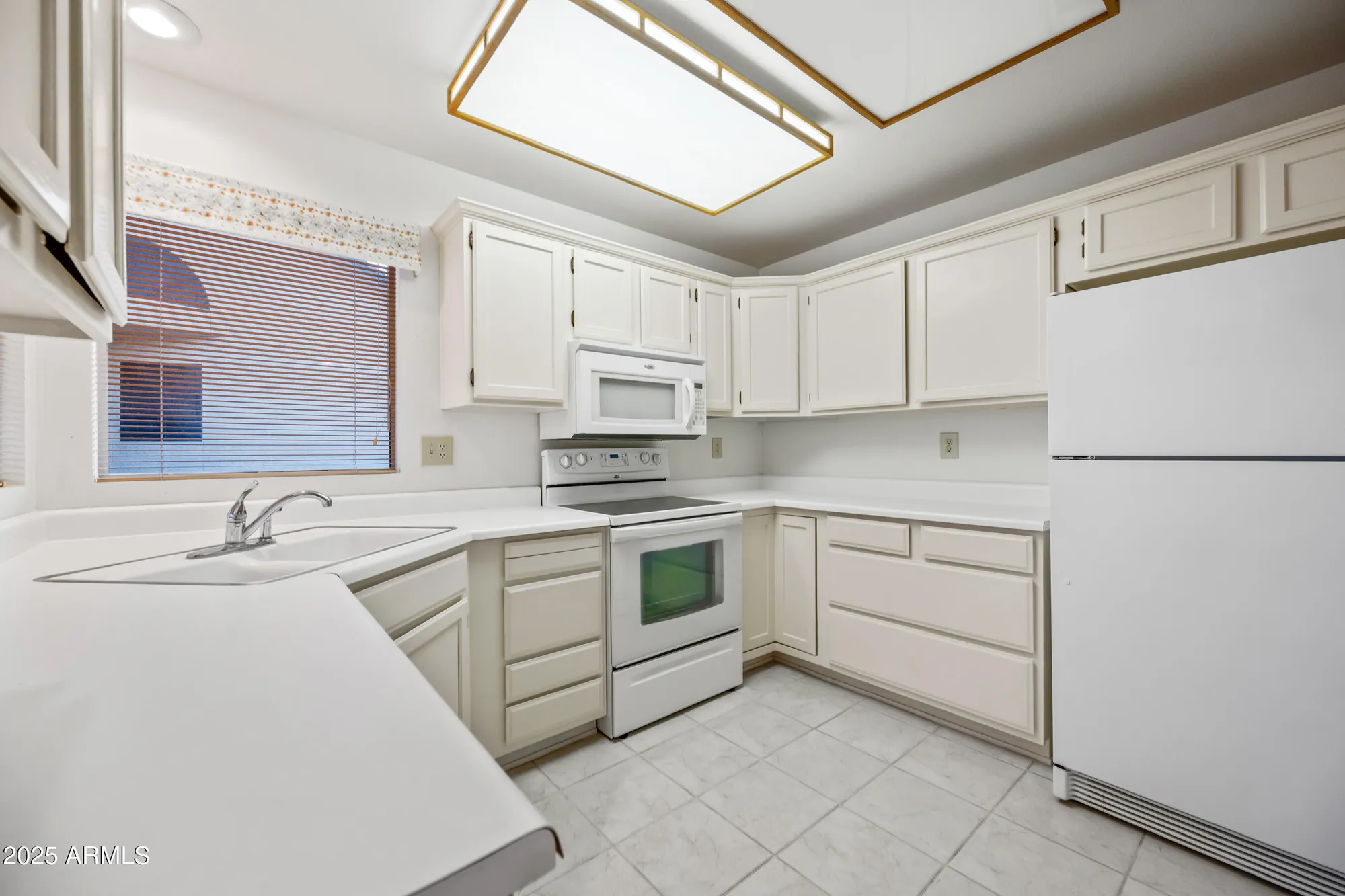 Property Slideshow image 14 of 35 | 19611 n trail ridge dr, Sun City West, AZ, 85375