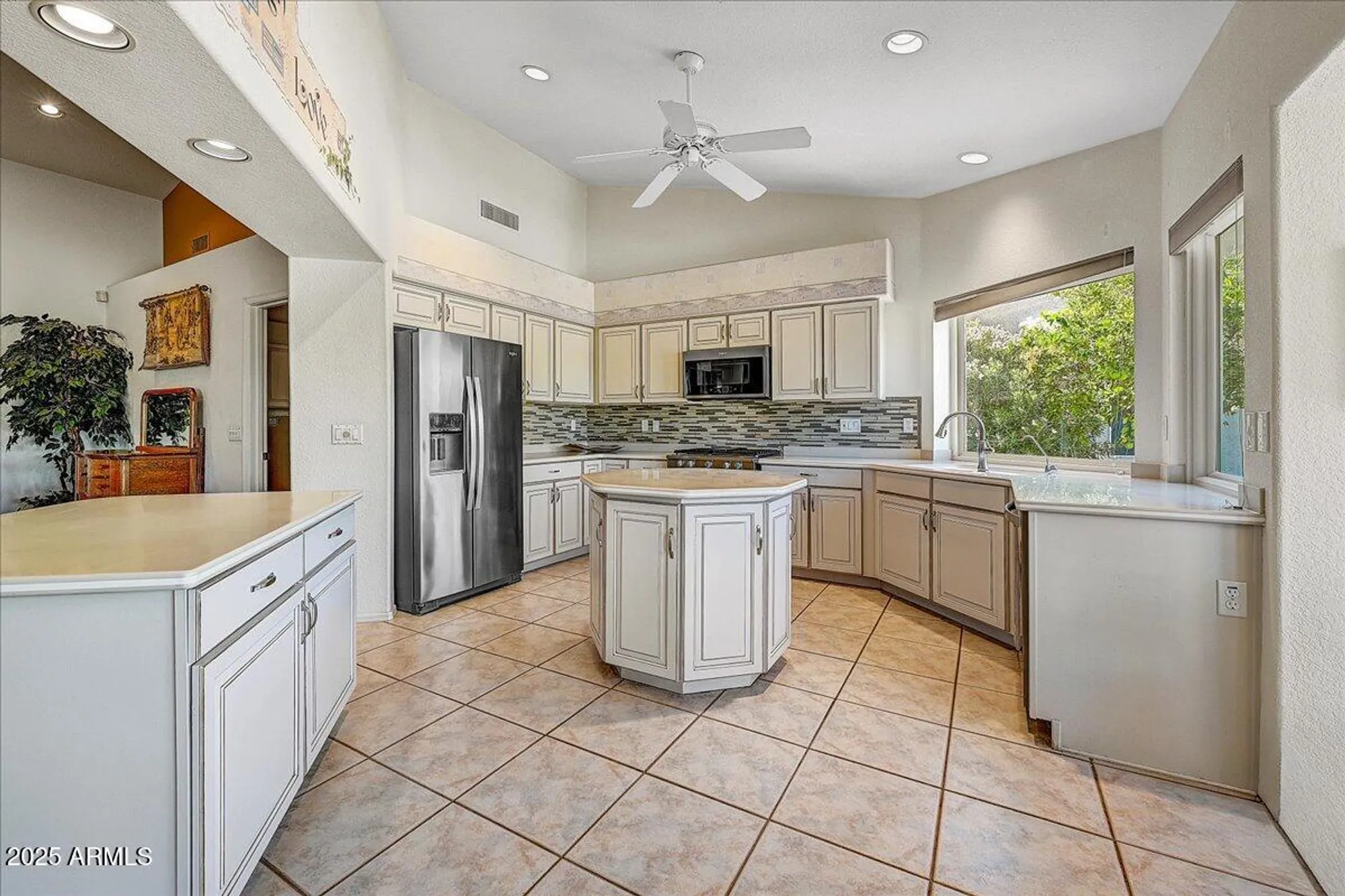 Property Slideshow image 13 of 42 | 8502 w topeka dr, Peoria, AZ, 85382