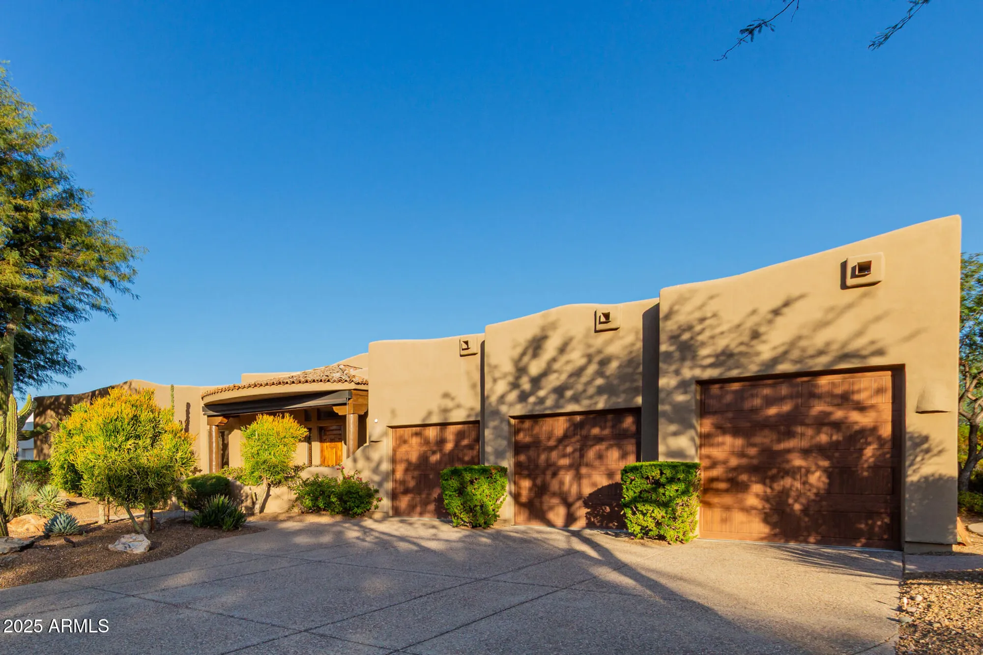 Property Slideshow image 3 of 69 | 27609 n desierto dr, Rio Verde, AZ, 85263