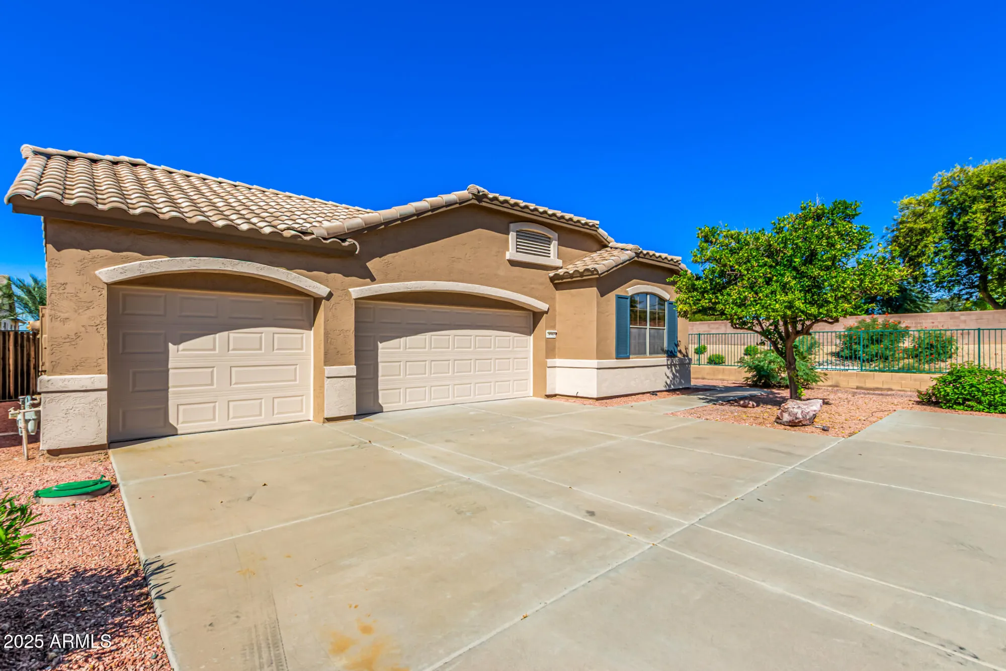 Property Slideshow image 3 of 37 | 18562 n alamo dr, Surprise, AZ, 85374