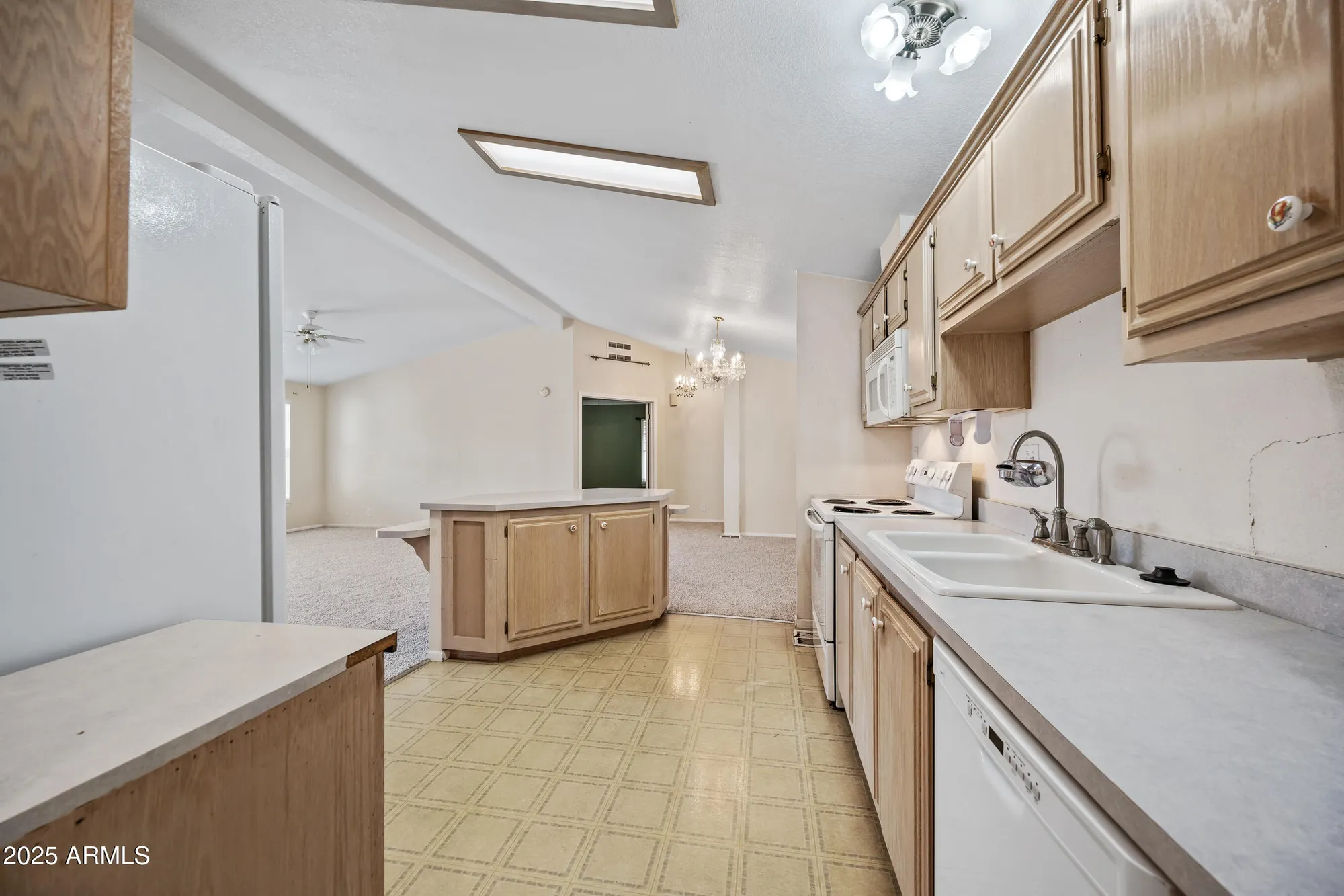 Property Slideshow image 13 of 50 | 2101 s meridian rd 49, Apache Junction, AZ, 85120
