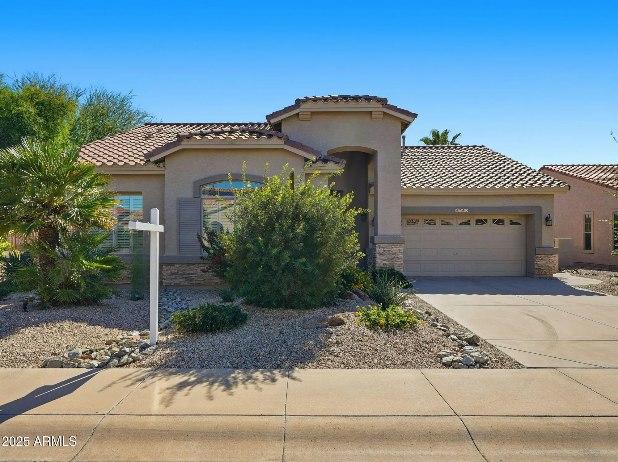 Property Slideshow image 2 of 33 | 4745 e nightingale ln, Gilbert, AZ, 85298