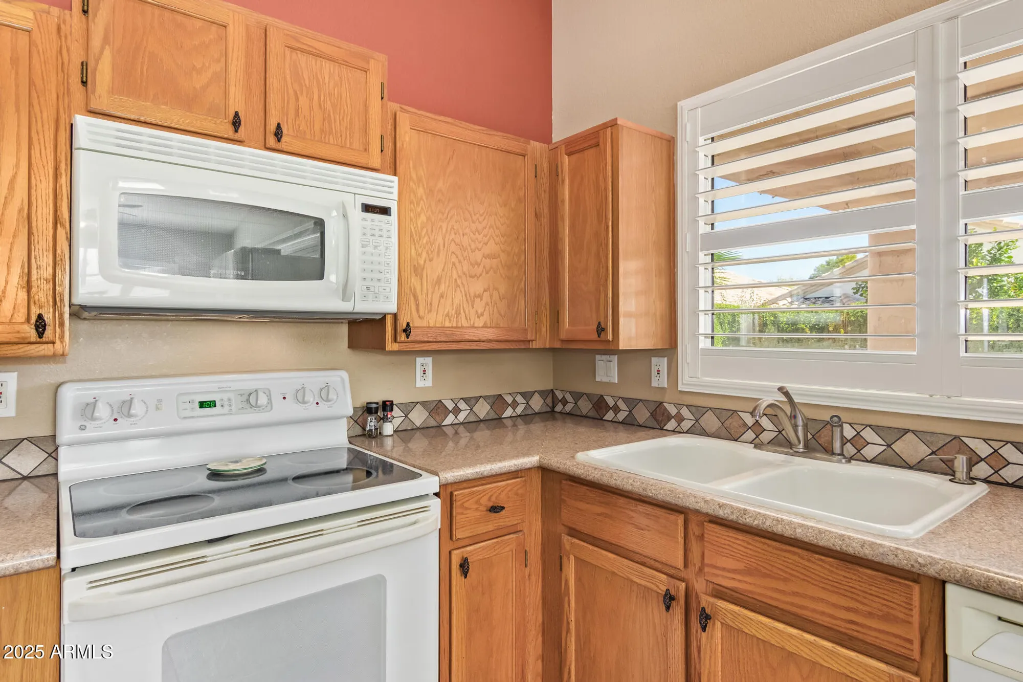 Property Slideshow image 10 of 36 | 17233 n winding trl, Surprise, AZ, 85374