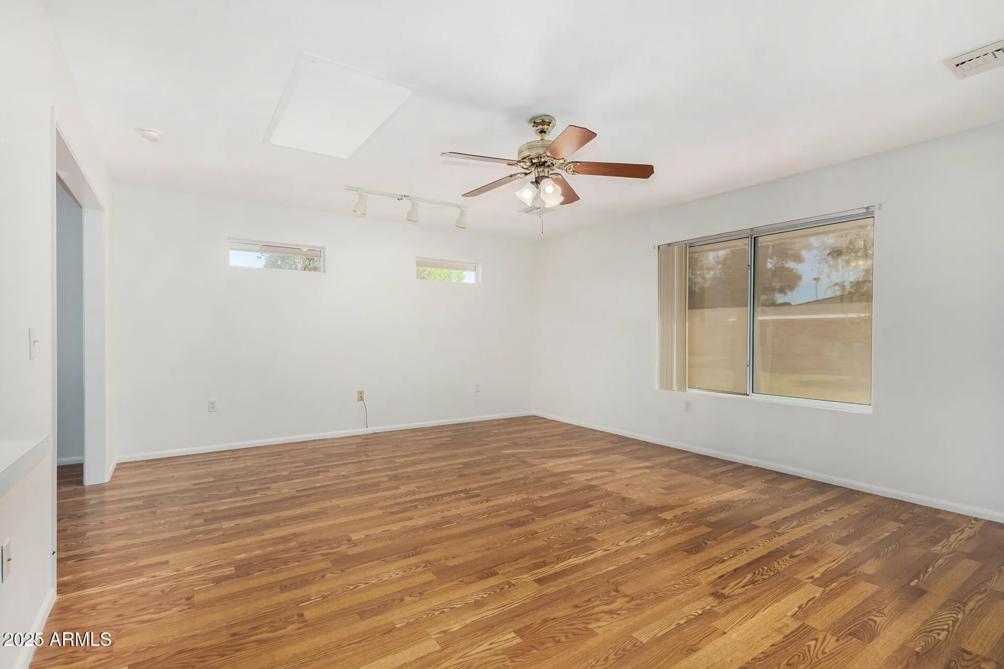 Property Slideshow image 7 of 29 | 9915 w sandstone dr, Sun City, AZ, 85351