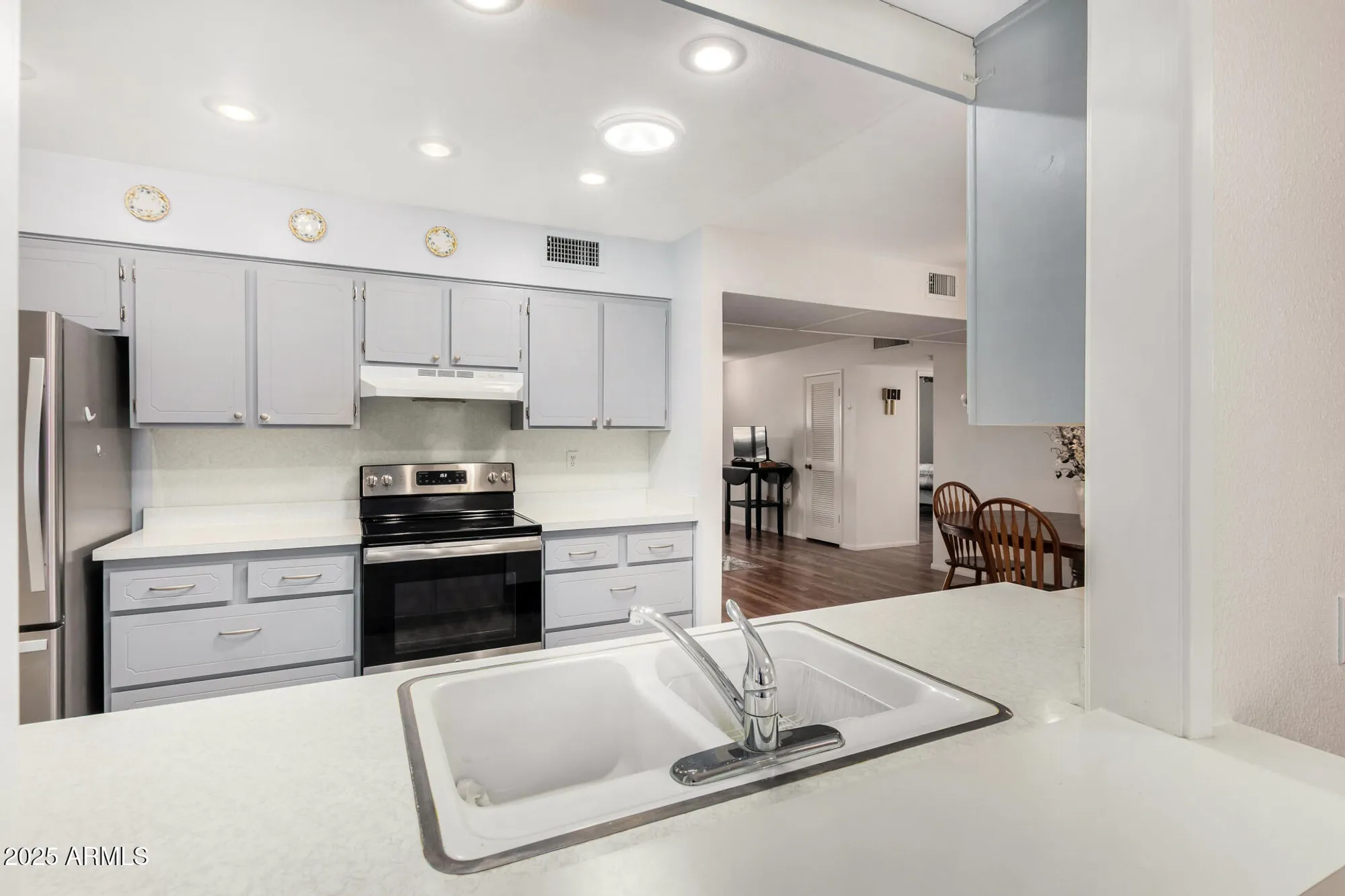 Property Slideshow image 13 of 29 | 9915 w sandstone dr, Sun City, AZ, 85351