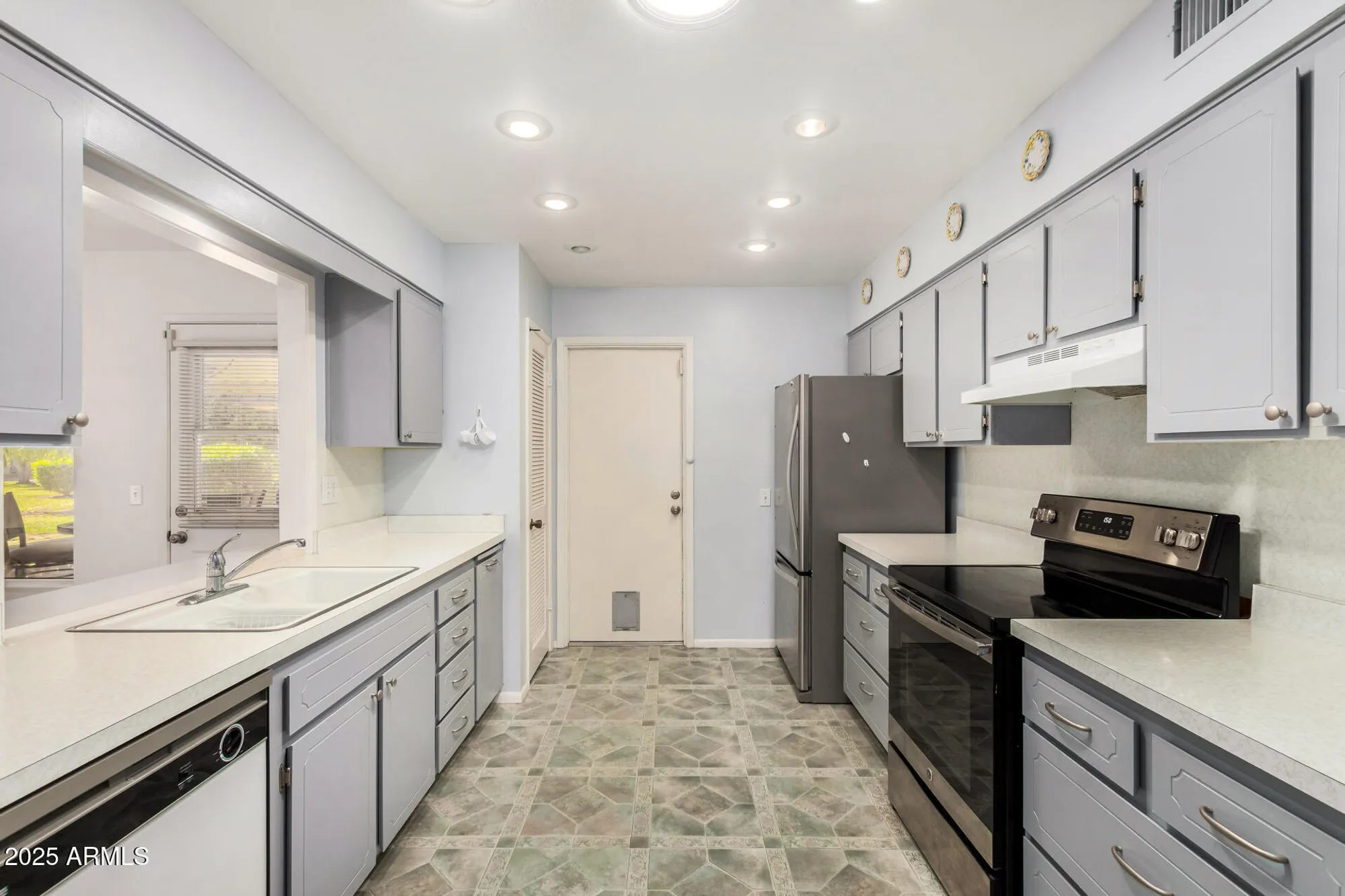 Property Slideshow image 11 of 29 | 9915 w sandstone dr, Sun City, AZ, 85351