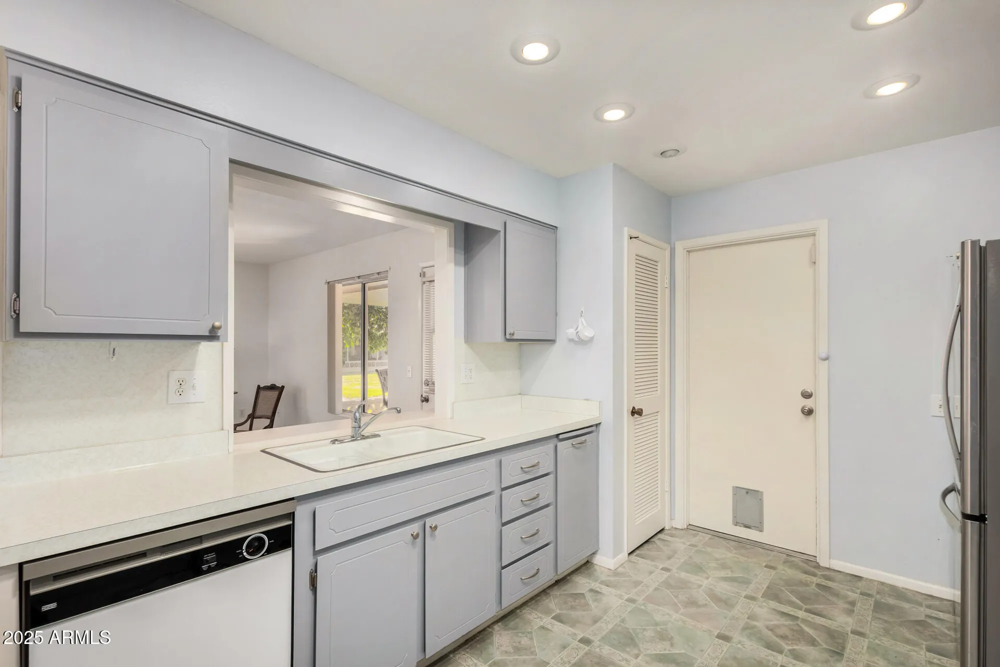 Property Slideshow image 12 of 29 | 9915 w sandstone dr, Sun City, AZ, 85351