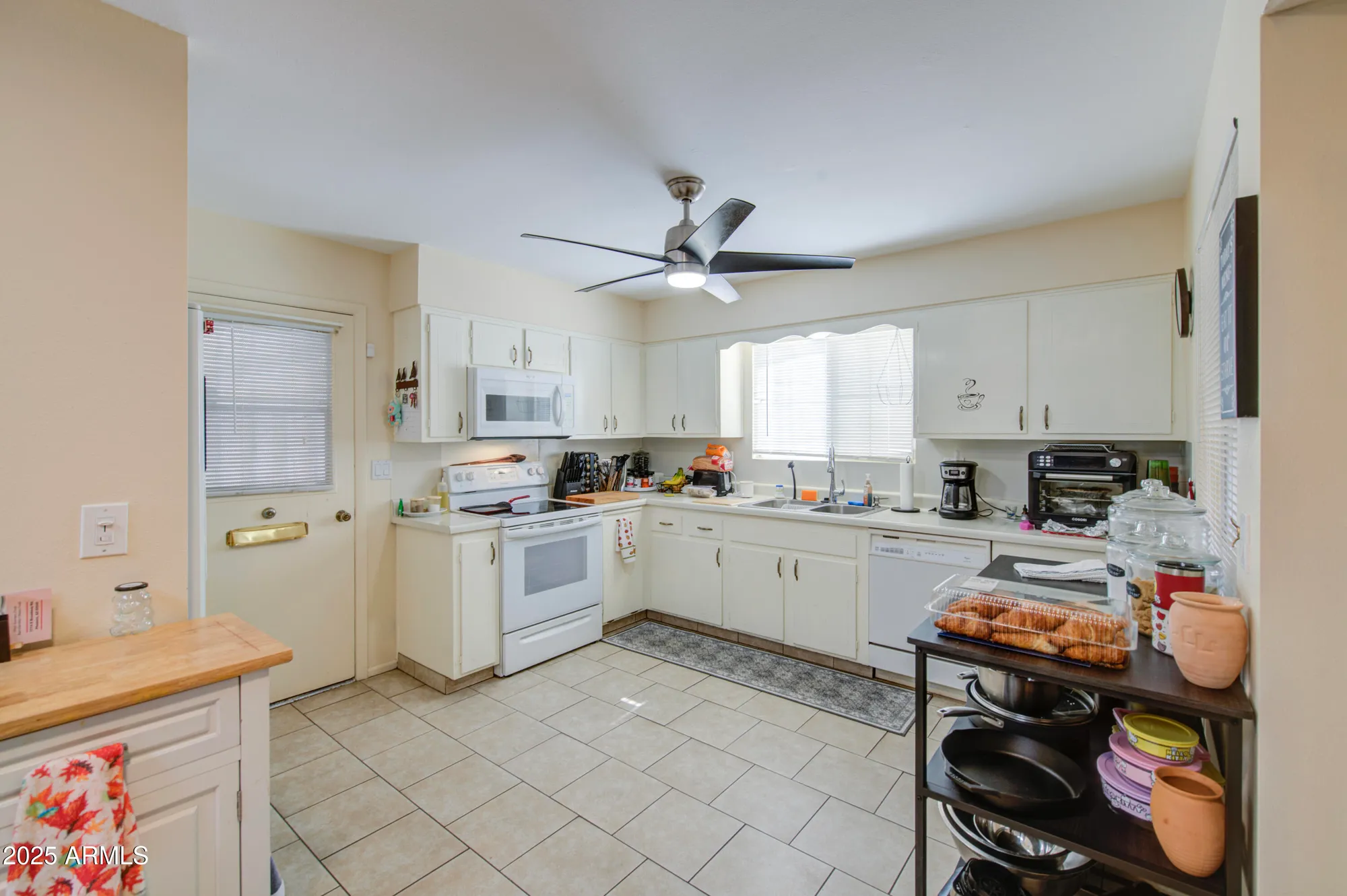 Property Slideshow image 7 of 39 | 10318 w corte del sol este, Sun City, AZ, 85351