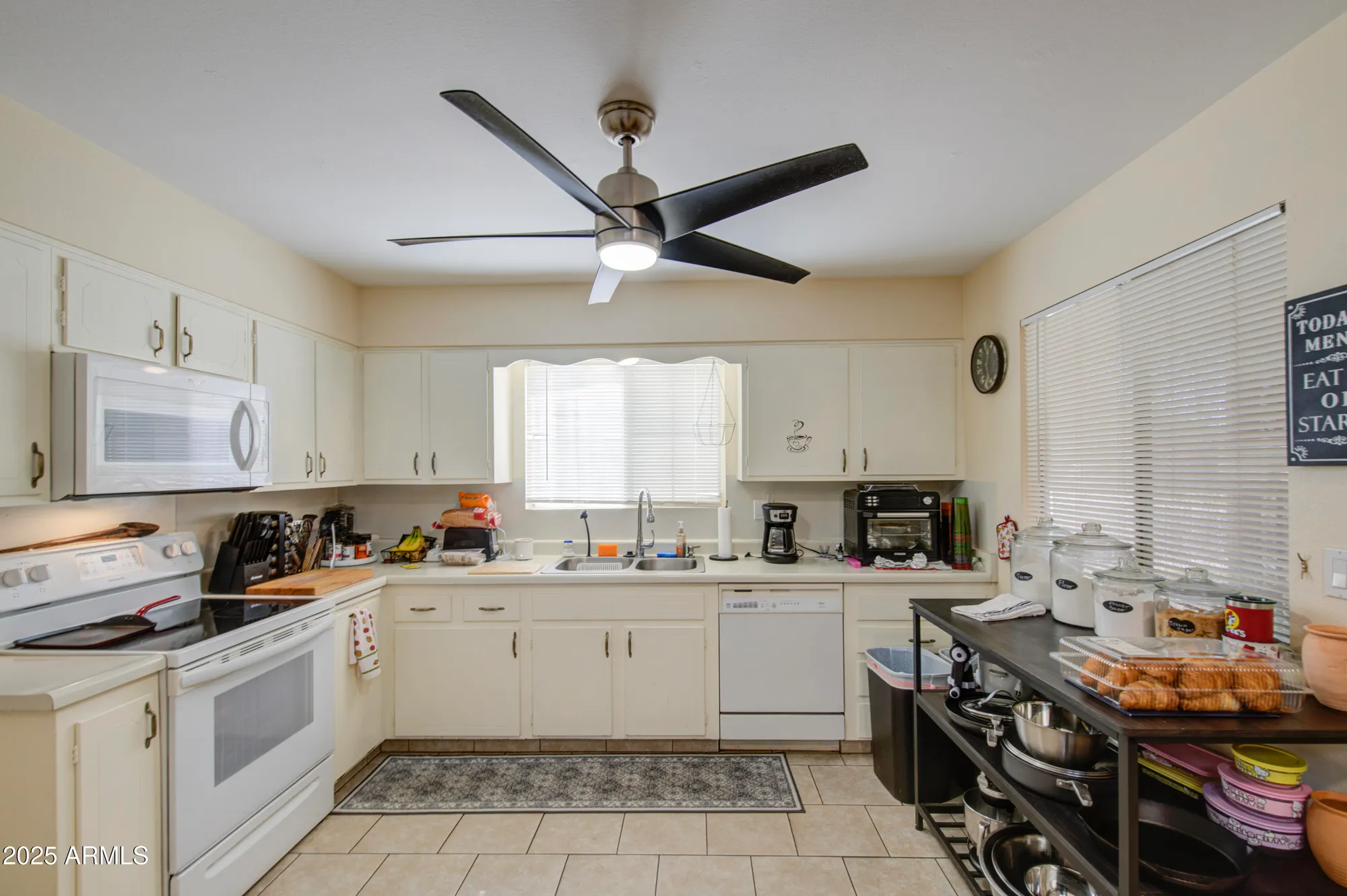 Property Slideshow image 8 of 39 | 10318 w corte del sol este, Sun City, AZ, 85351