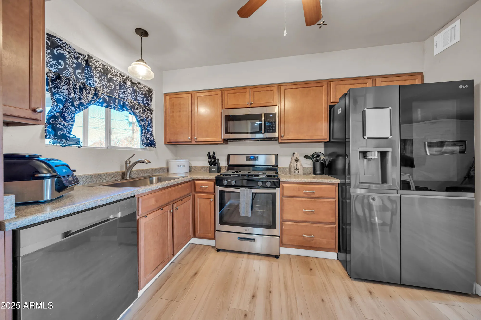 Property Slideshow image 5 of 25 | 10614 n 103rd ave, Sun City, AZ, 85351