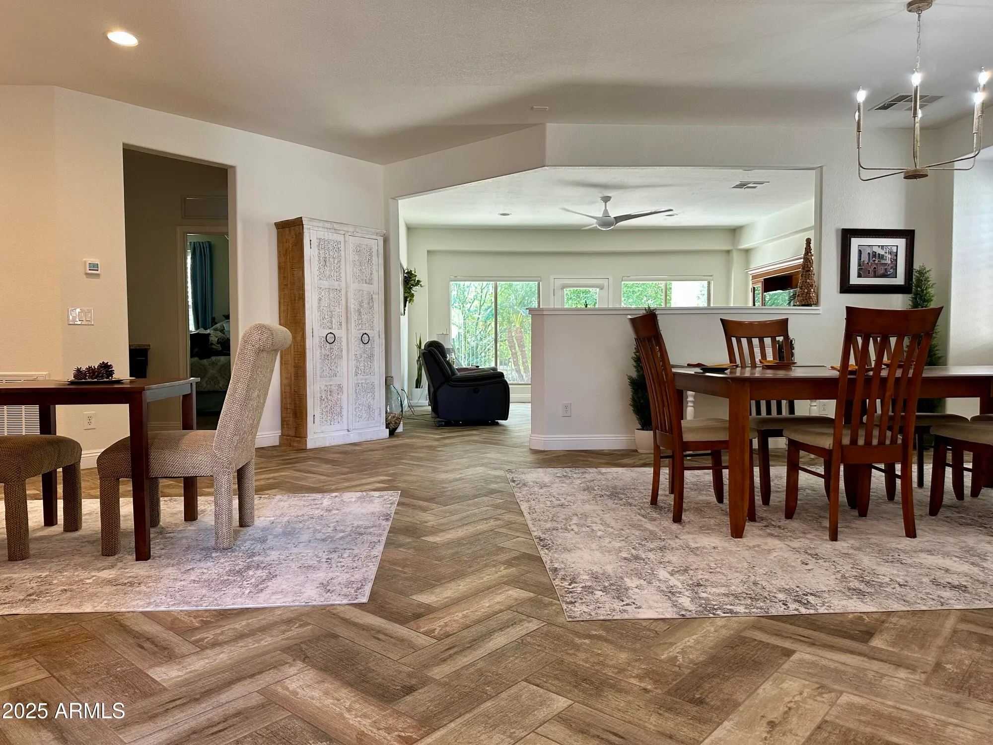 Property Slideshow image 8 of 38 | 4649 e sourwood dr, Gilbert, AZ, 85298