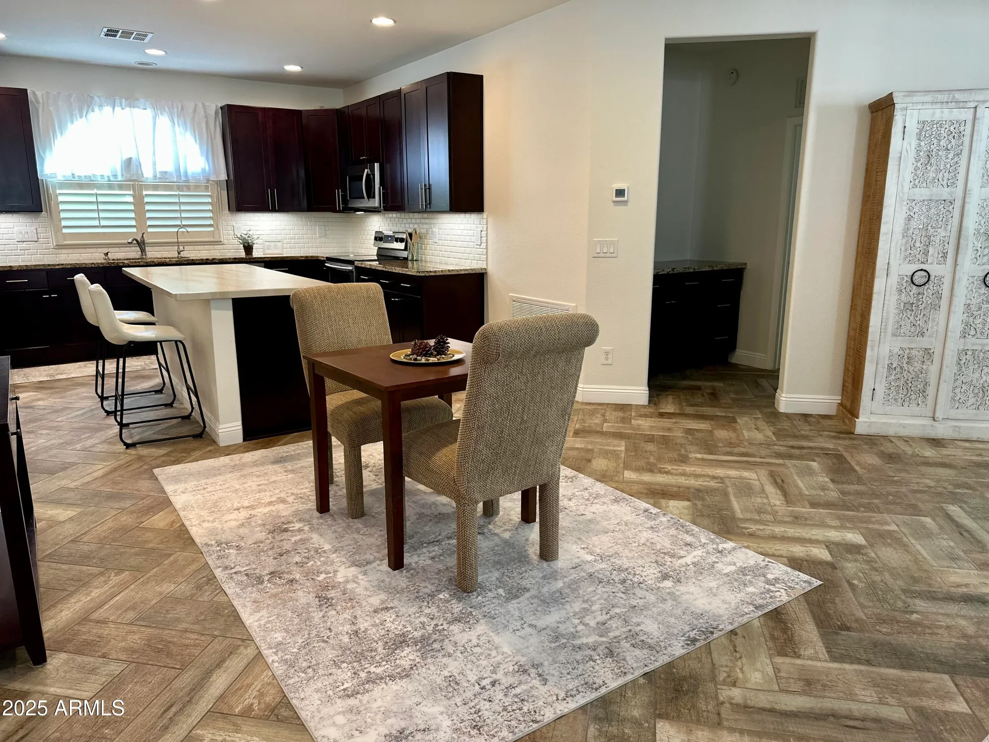 Property Slideshow image 5 of 38 | 4649 e sourwood dr, Gilbert, AZ, 85298