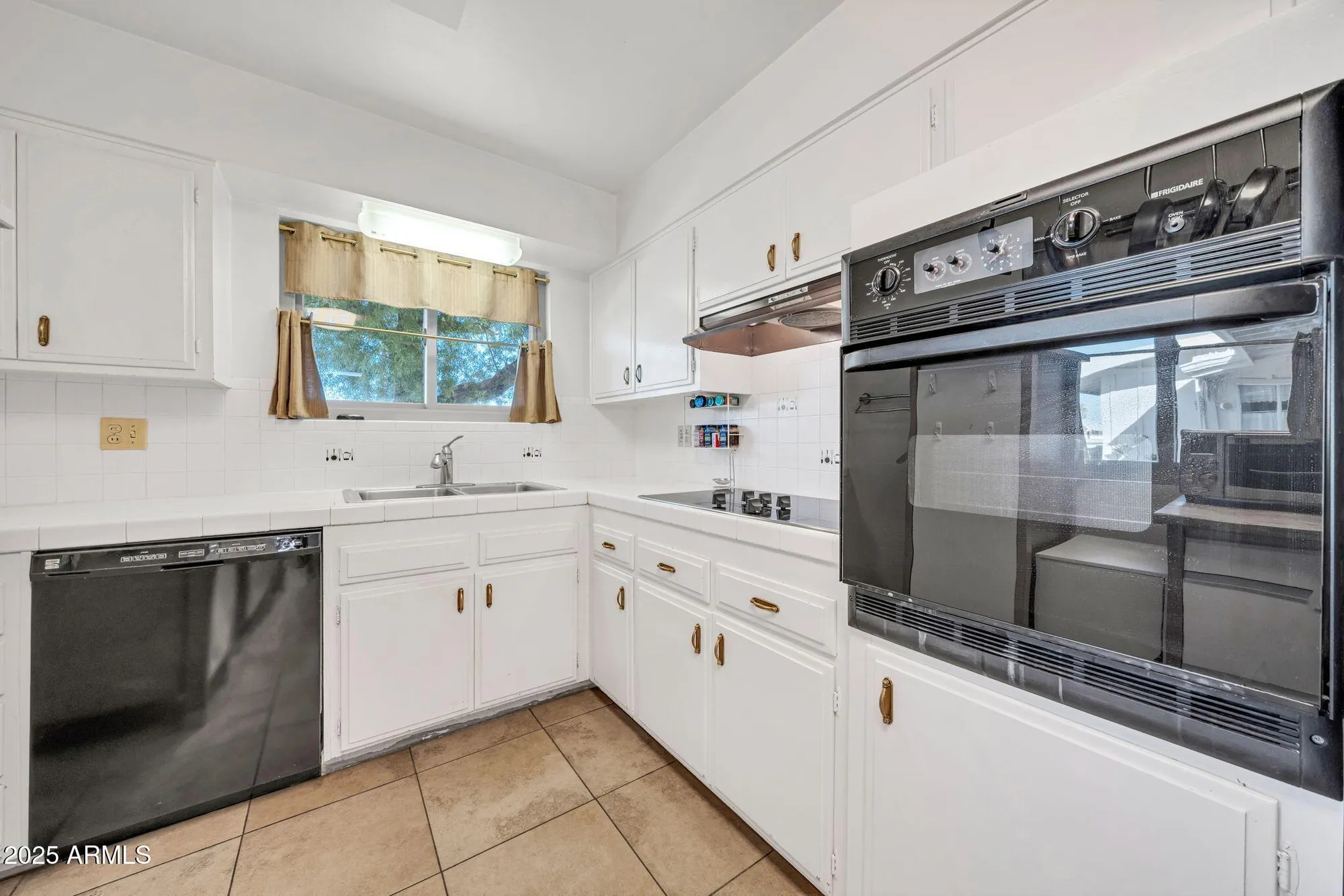 Property Slideshow image 11 of 29 | 10279 w snead cir, Sun City, AZ, 85351