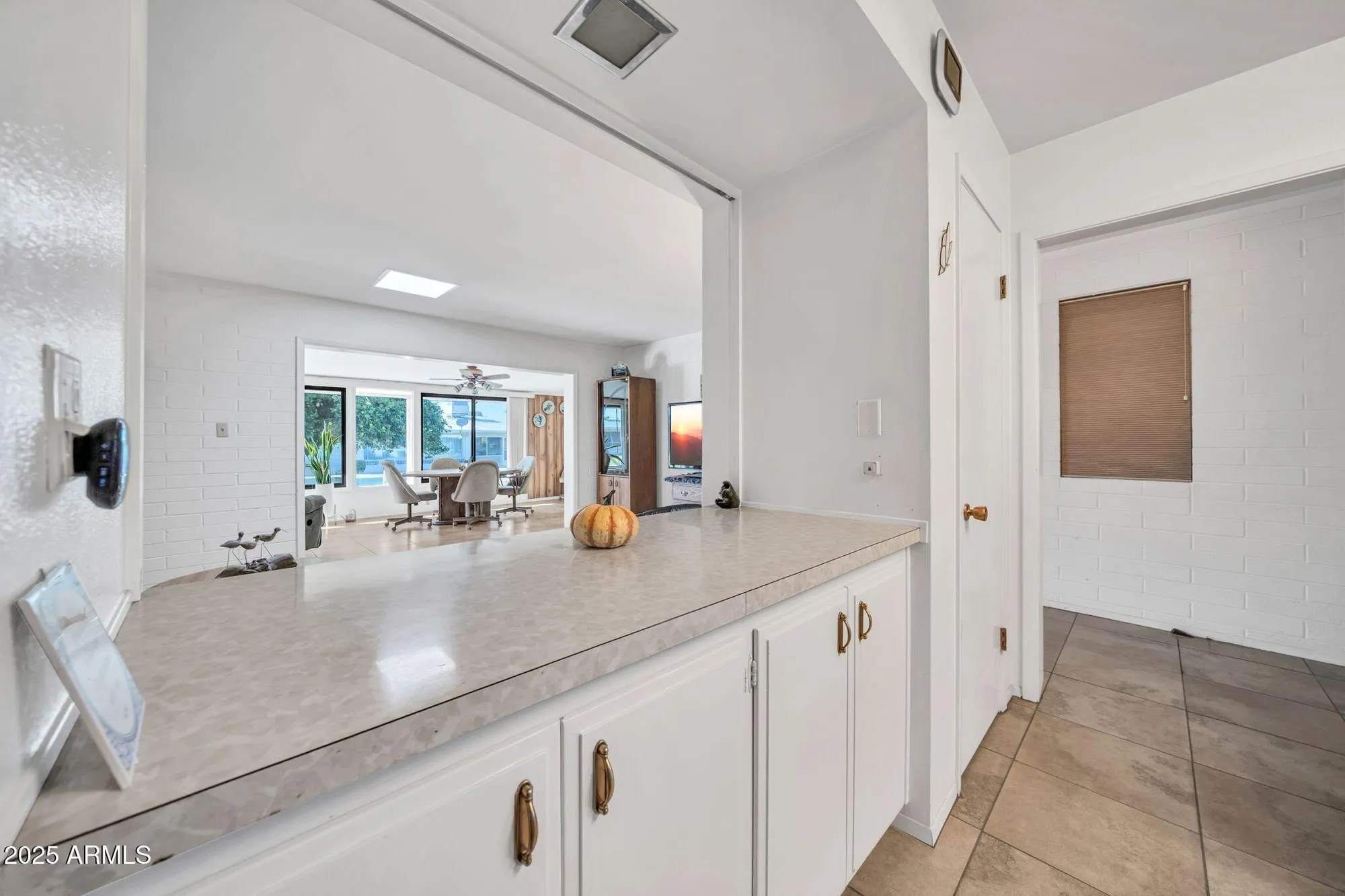 Property Slideshow image 8 of 29 | 10279 w snead cir, Sun City, AZ, 85351