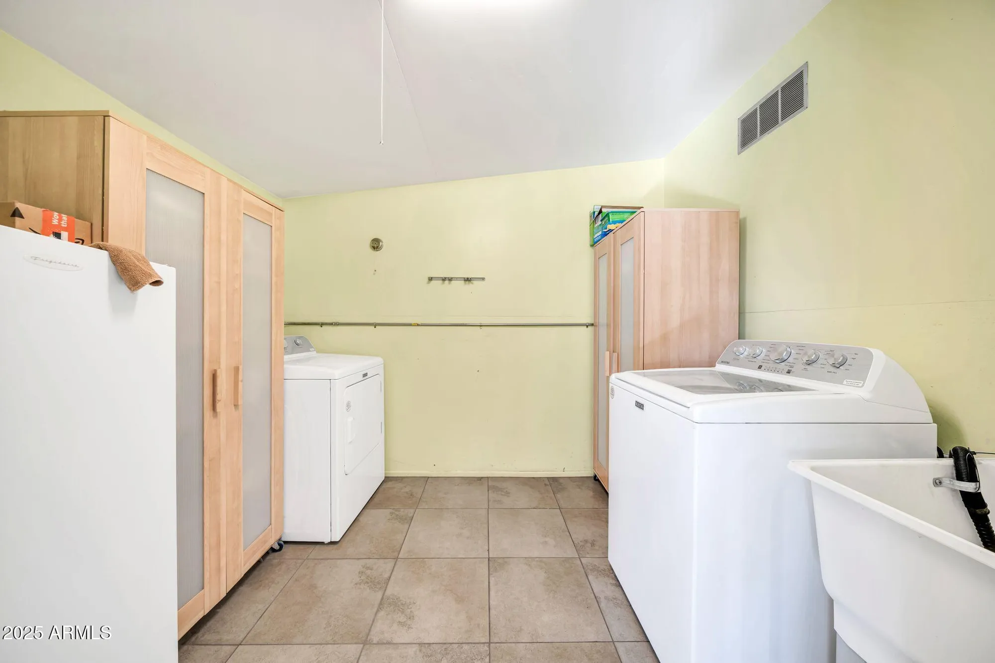 Property Slideshow image 19 of 29 | 10279 w snead cir, Sun City, AZ, 85351