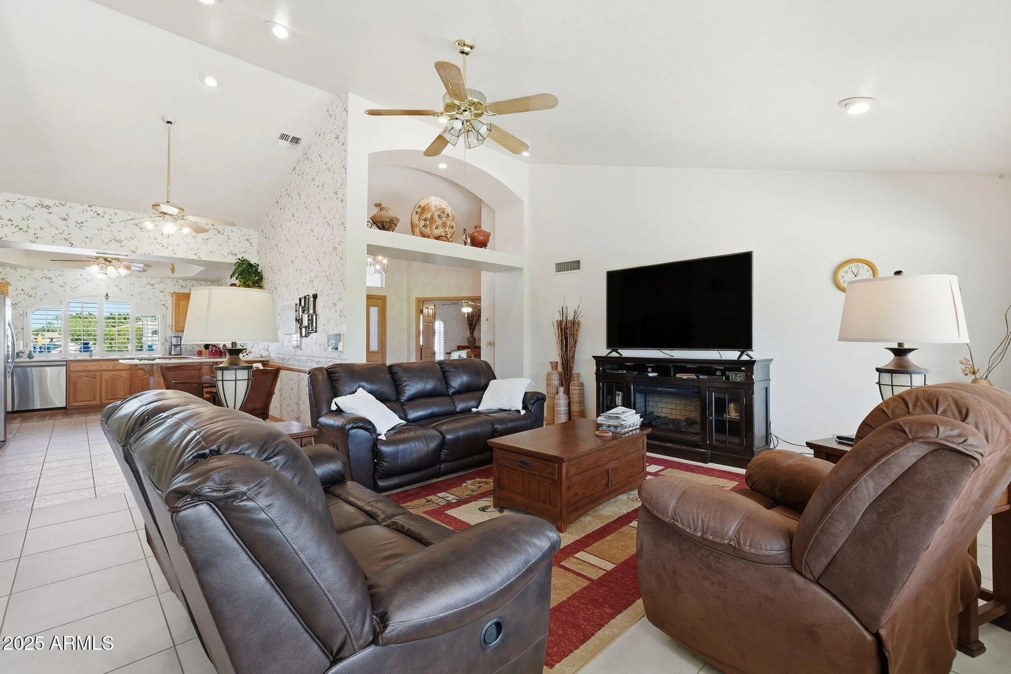 Property Slideshow image 15 of 46 | 8041 e lakeview ave, Mesa, AZ, 85209