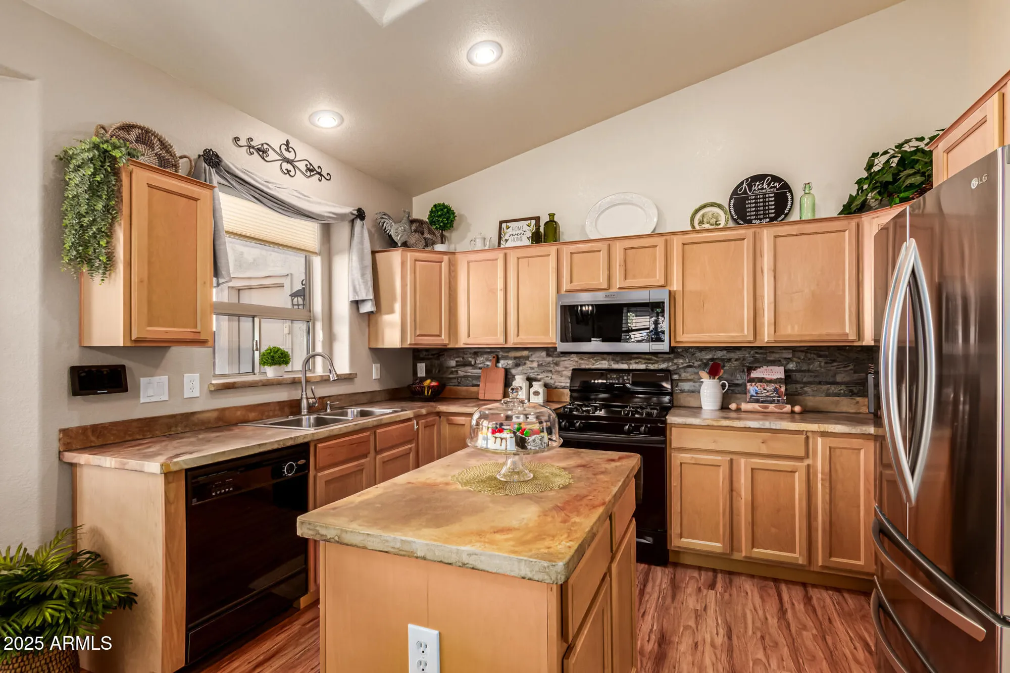 Property Slideshow image 18 of 39 | 18359 n linkletter ln, Surprise, AZ, 85374